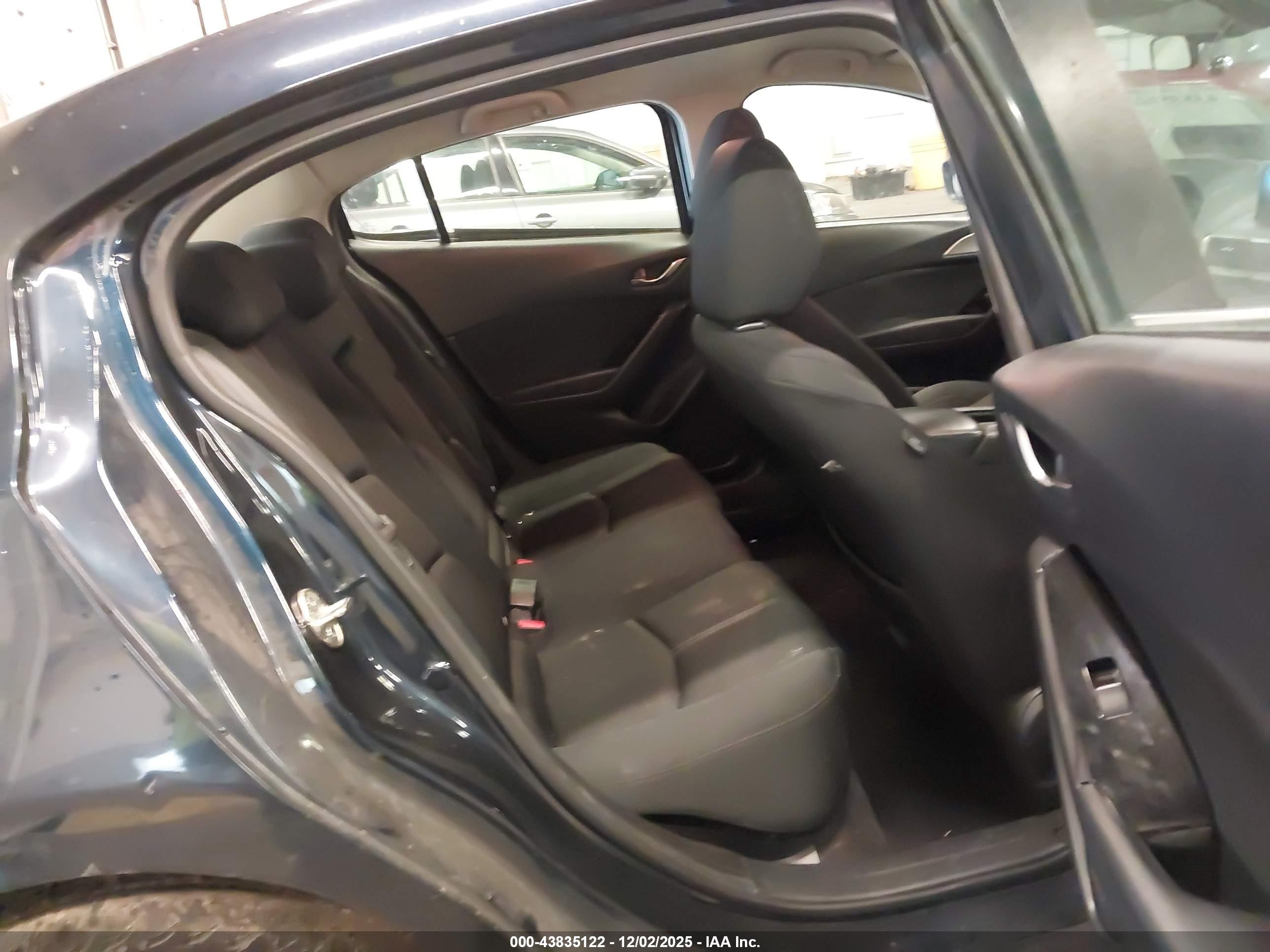 MAZDA MAZDA3 image 8