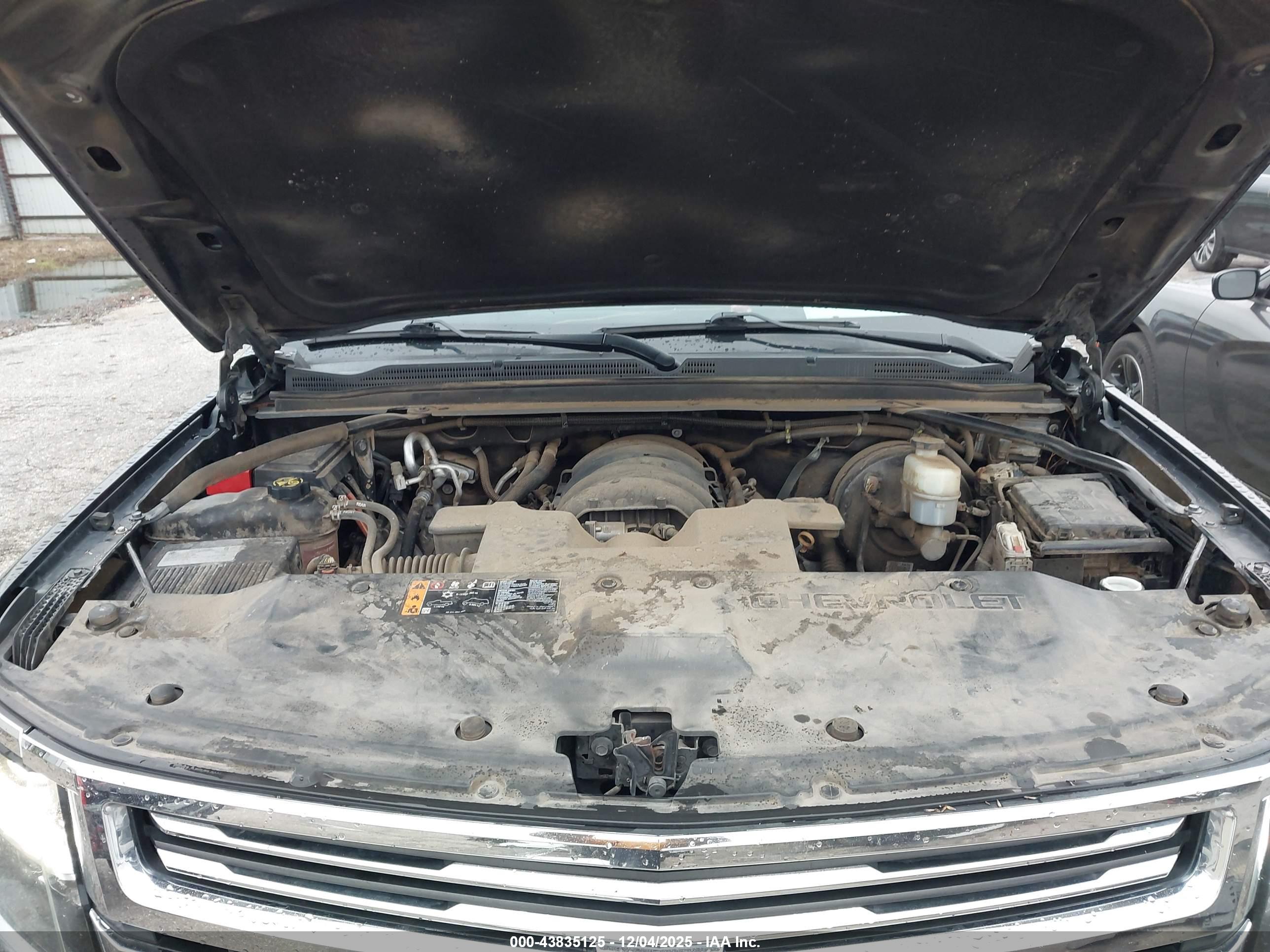 CHEVROLET SUBURBAN image 10