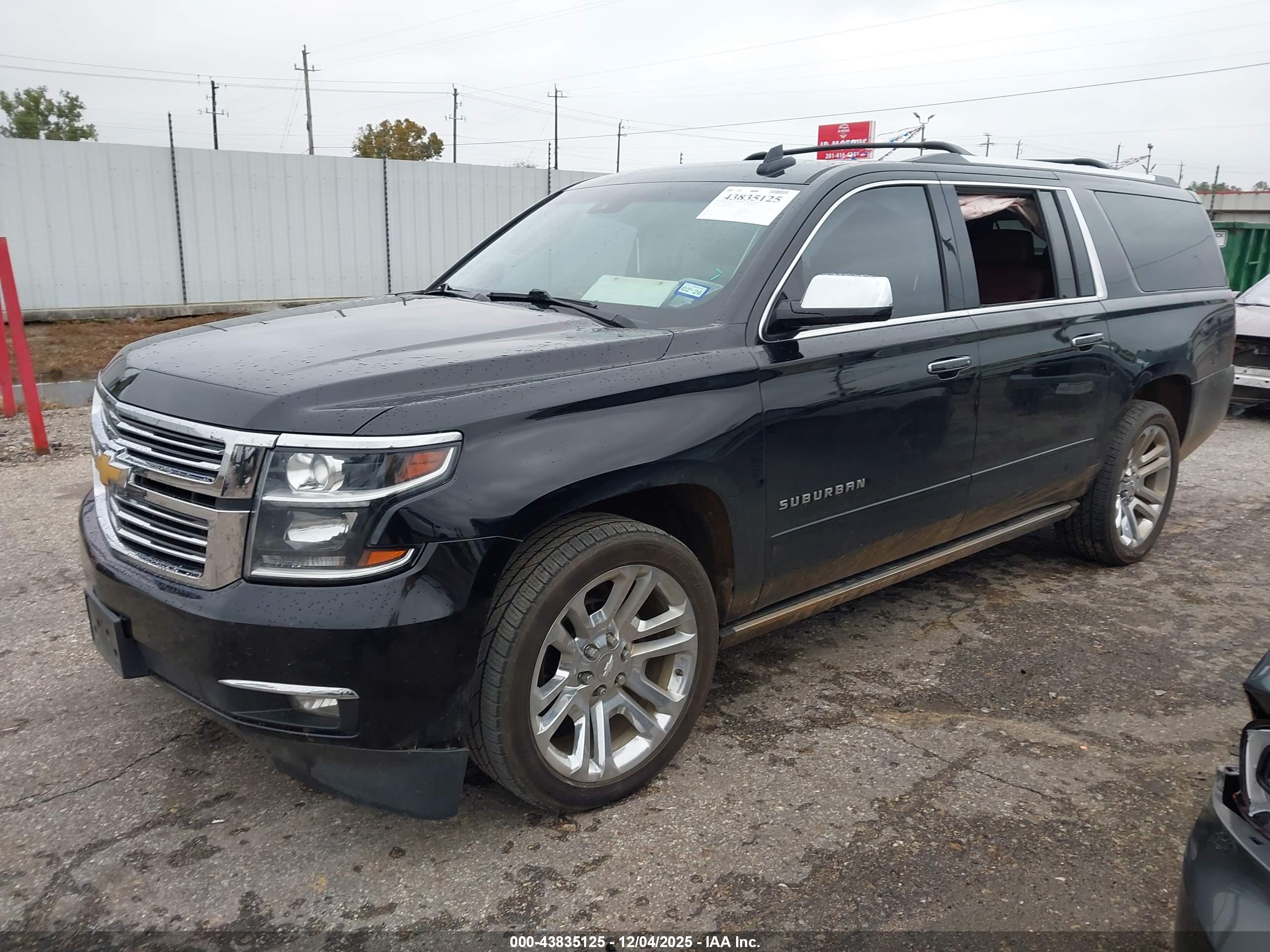 CHEVROLET SUBURBAN image 2