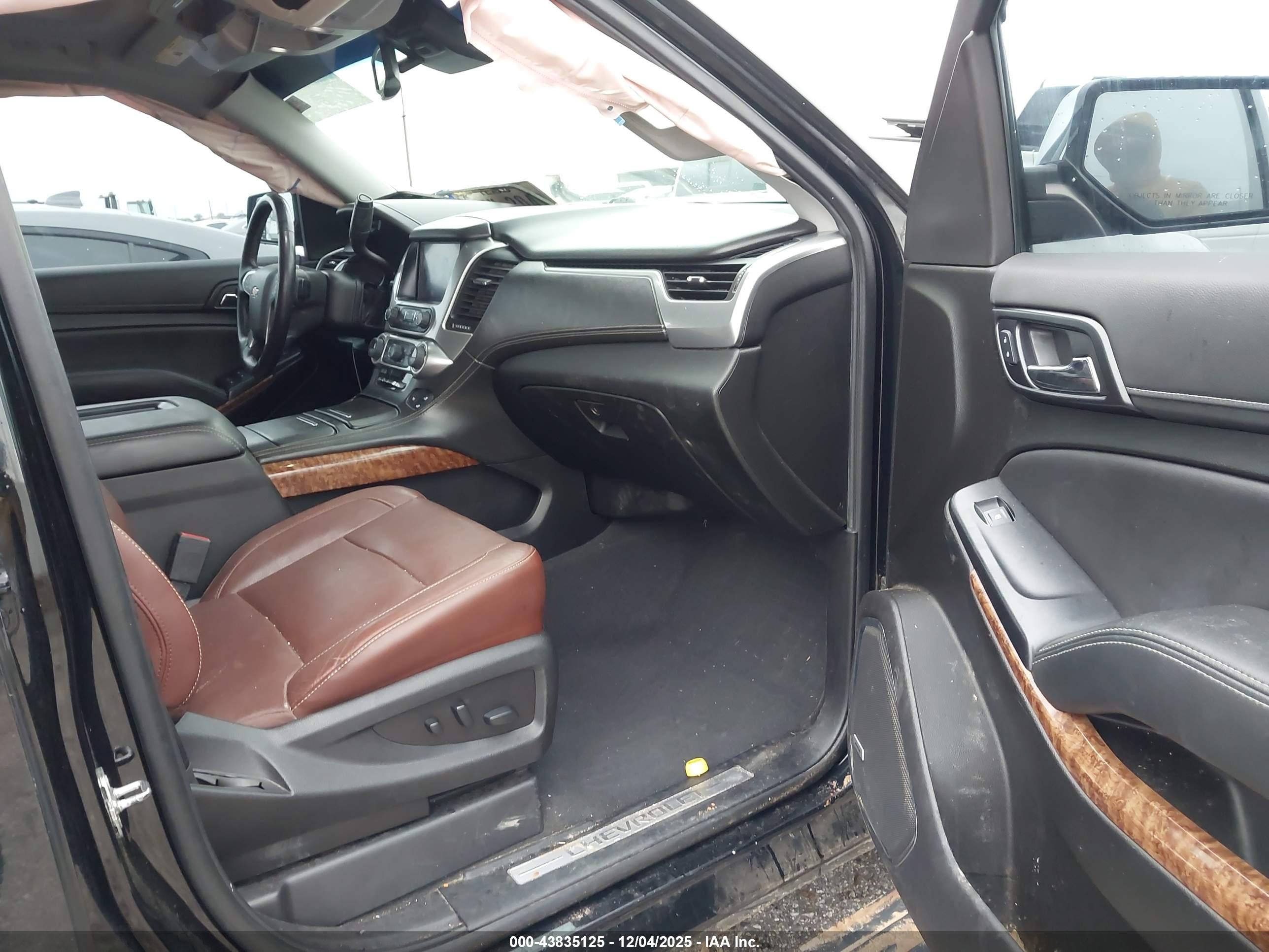 CHEVROLET SUBURBAN image 5