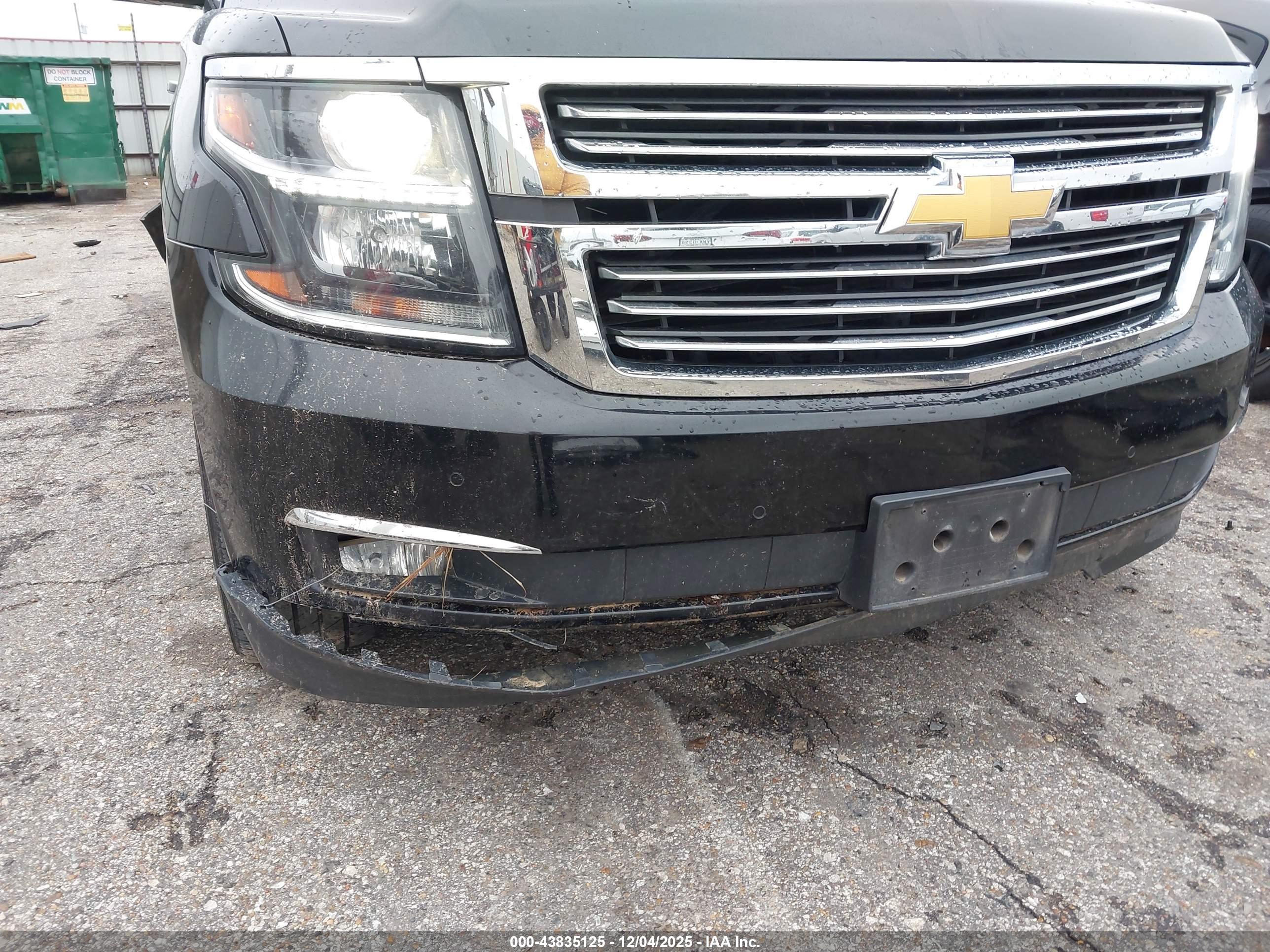 CHEVROLET SUBURBAN image 6