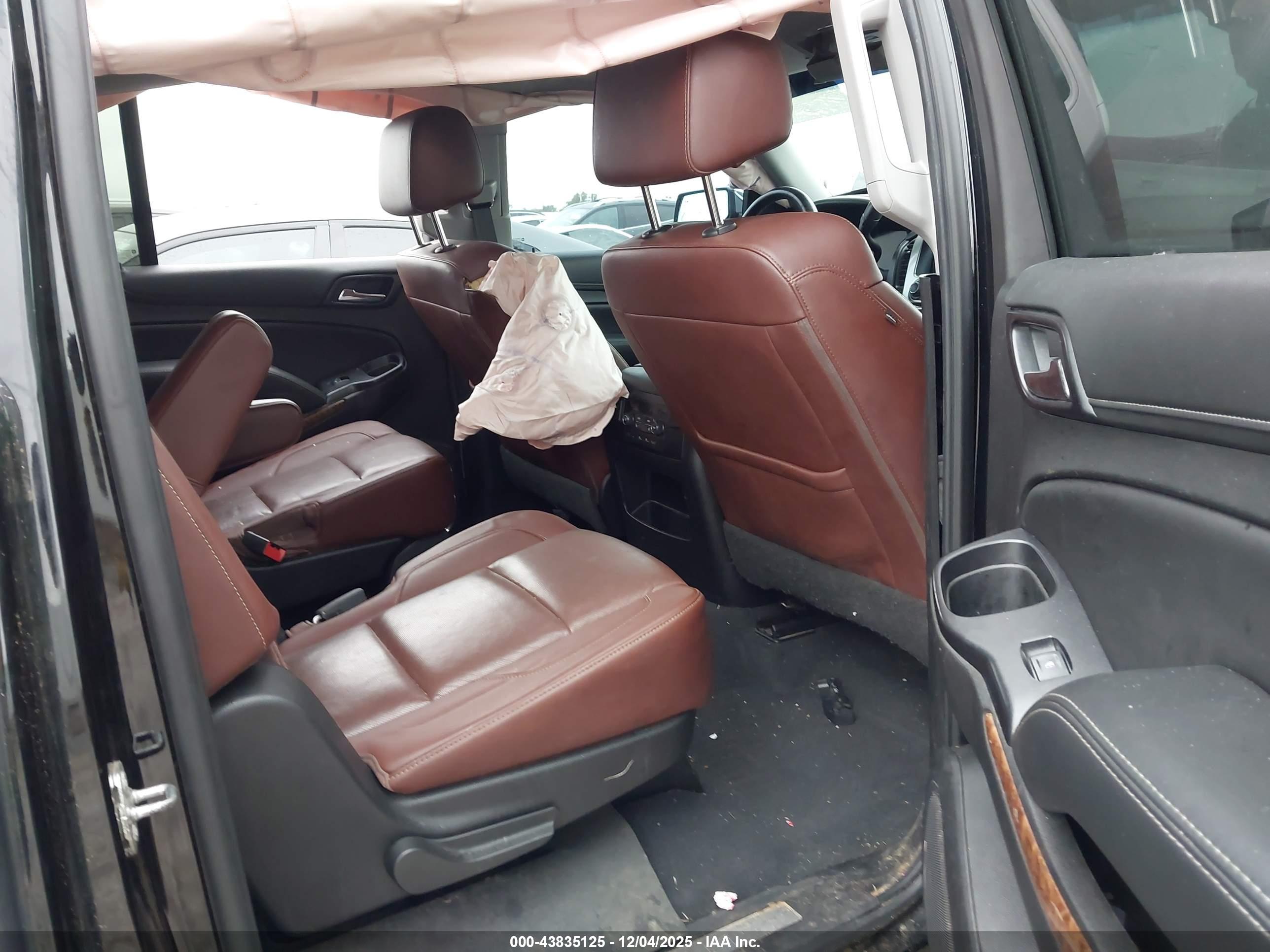 CHEVROLET SUBURBAN image 8