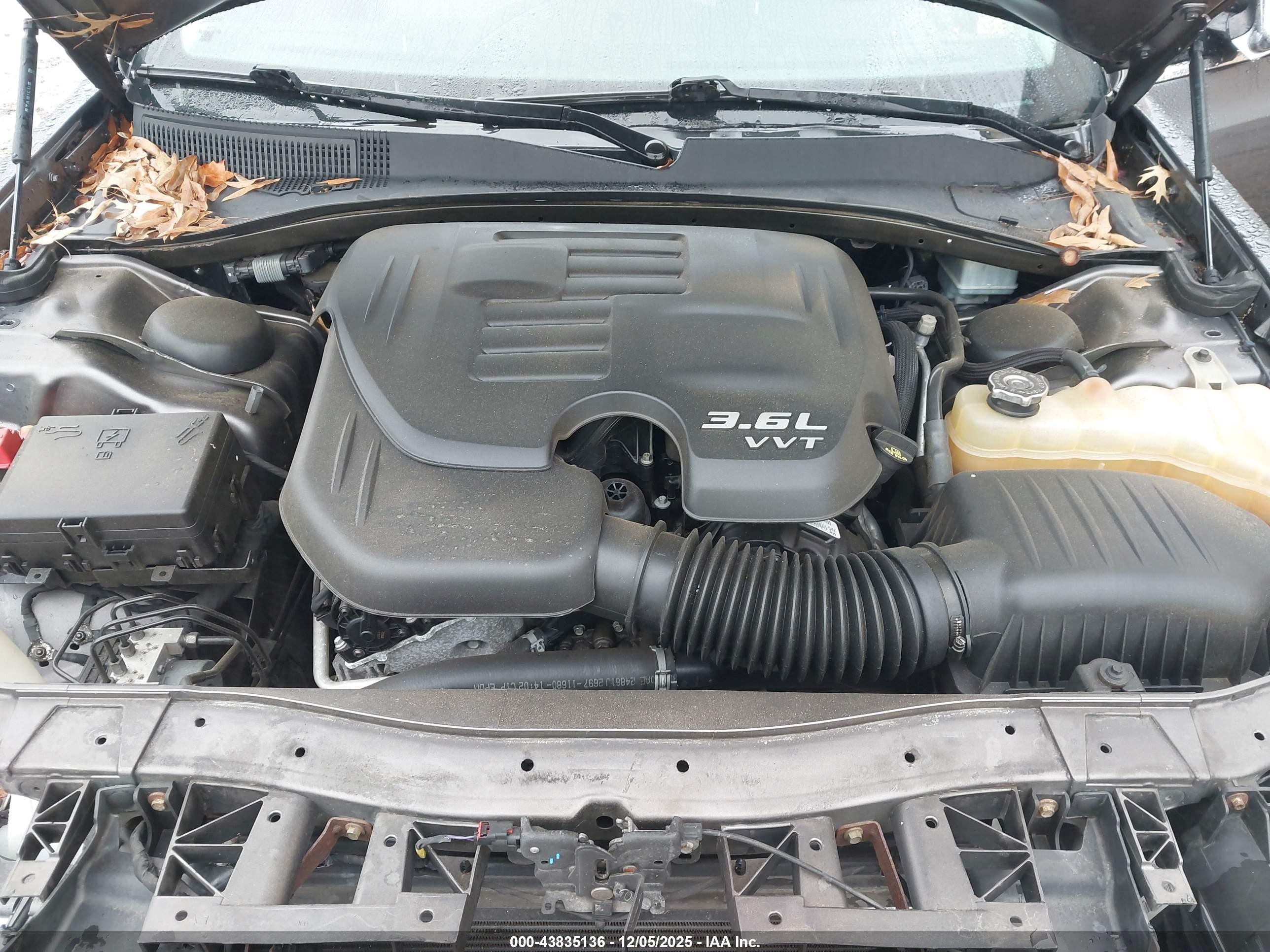 CHRYSLER 300 image 10