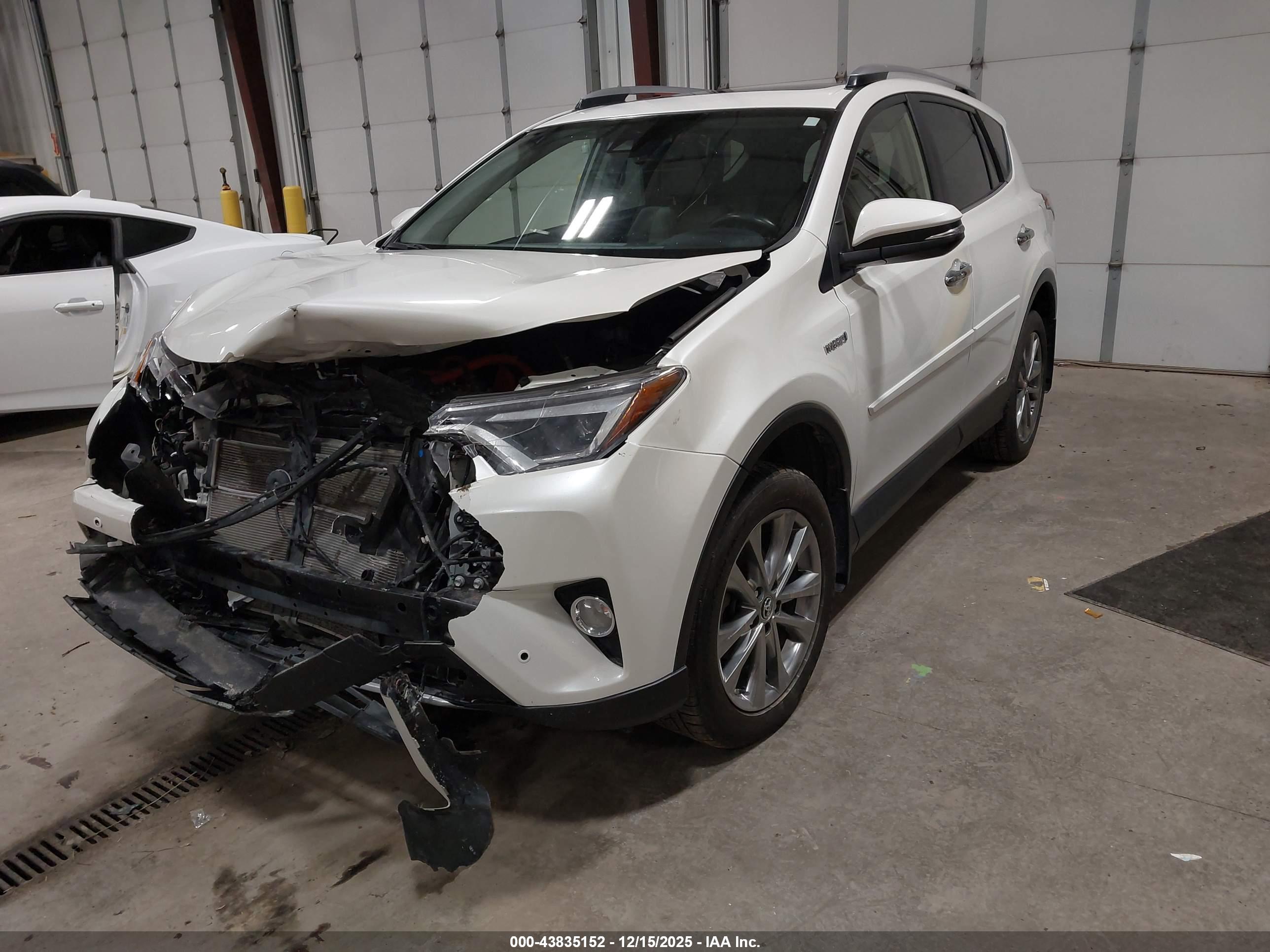 TOYOTA RAV4 image 2