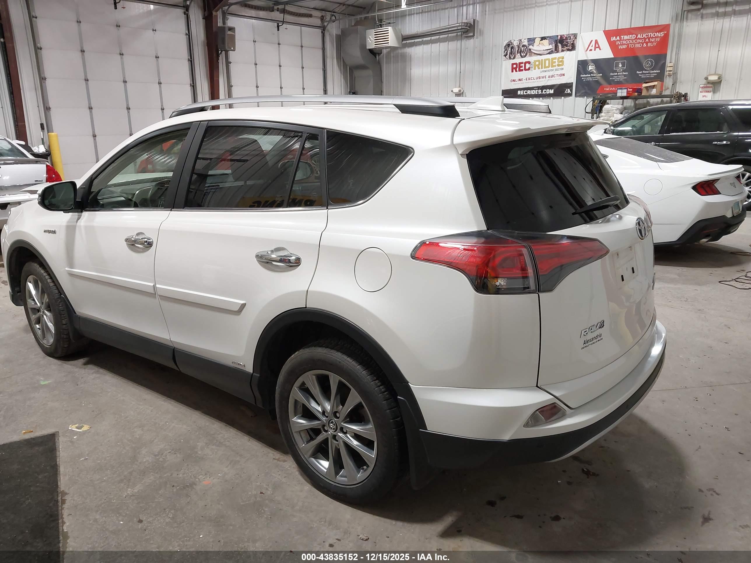 TOYOTA RAV4 image 3