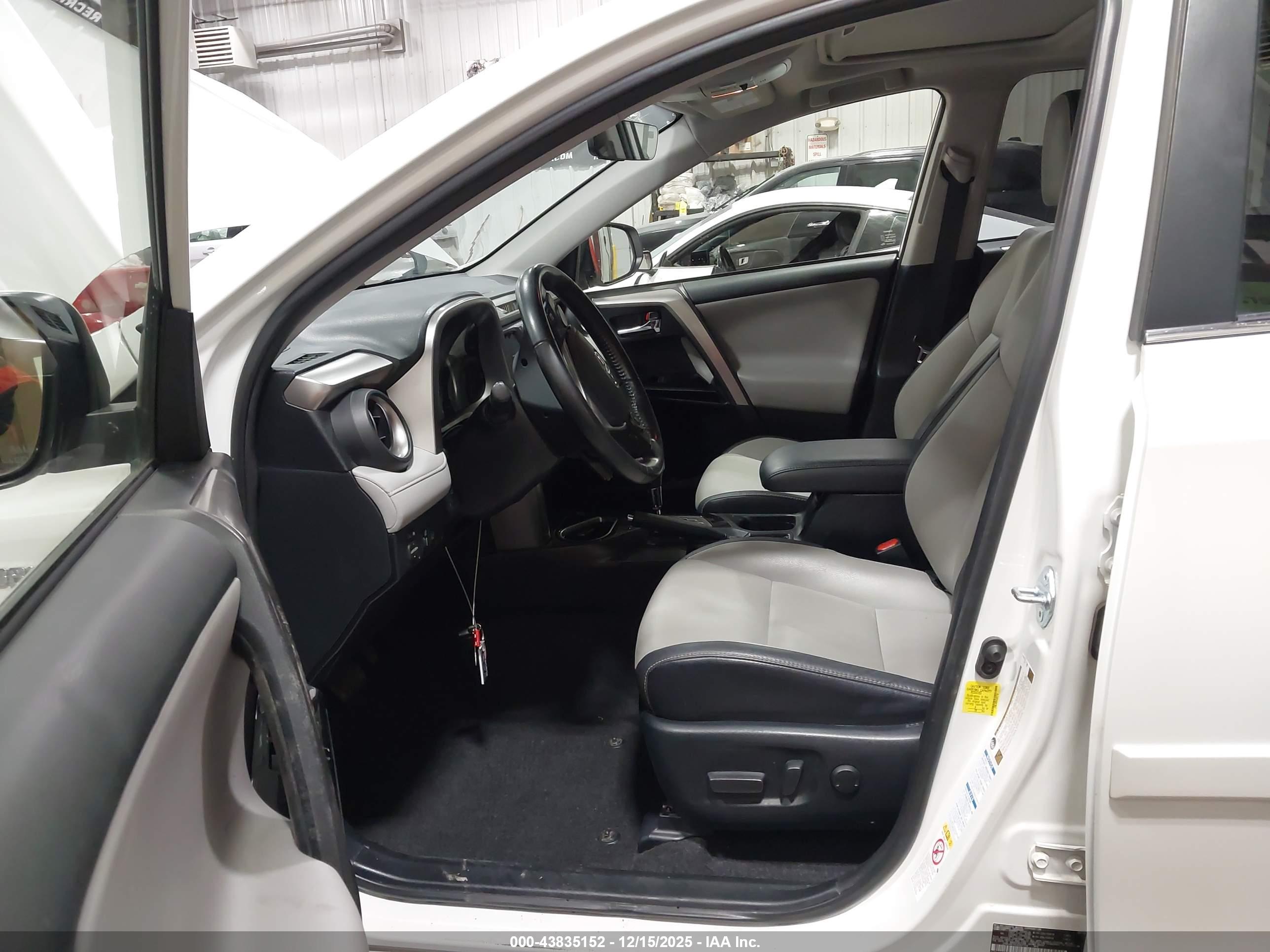 TOYOTA RAV4 image 5