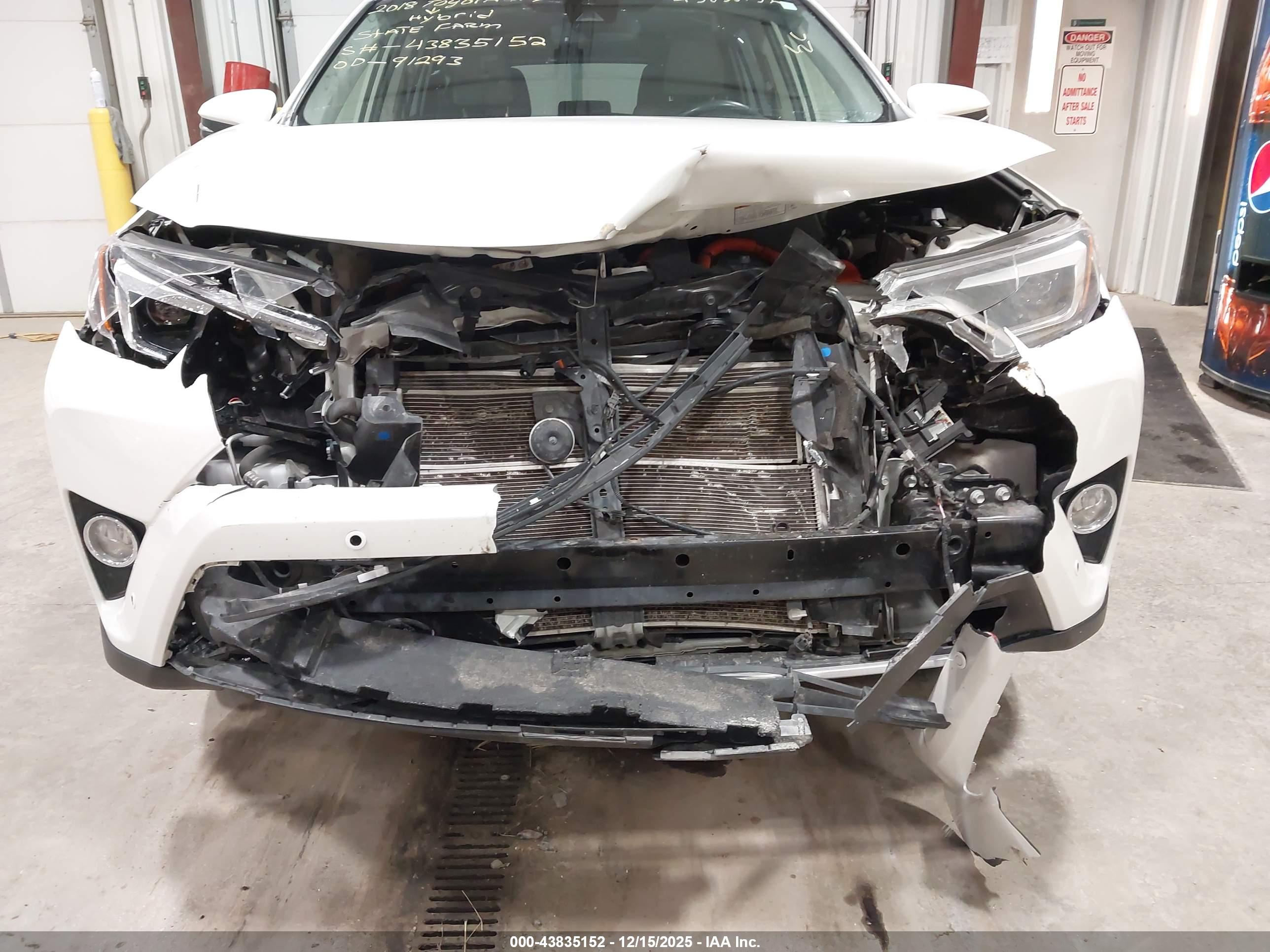 TOYOTA RAV4 image 6