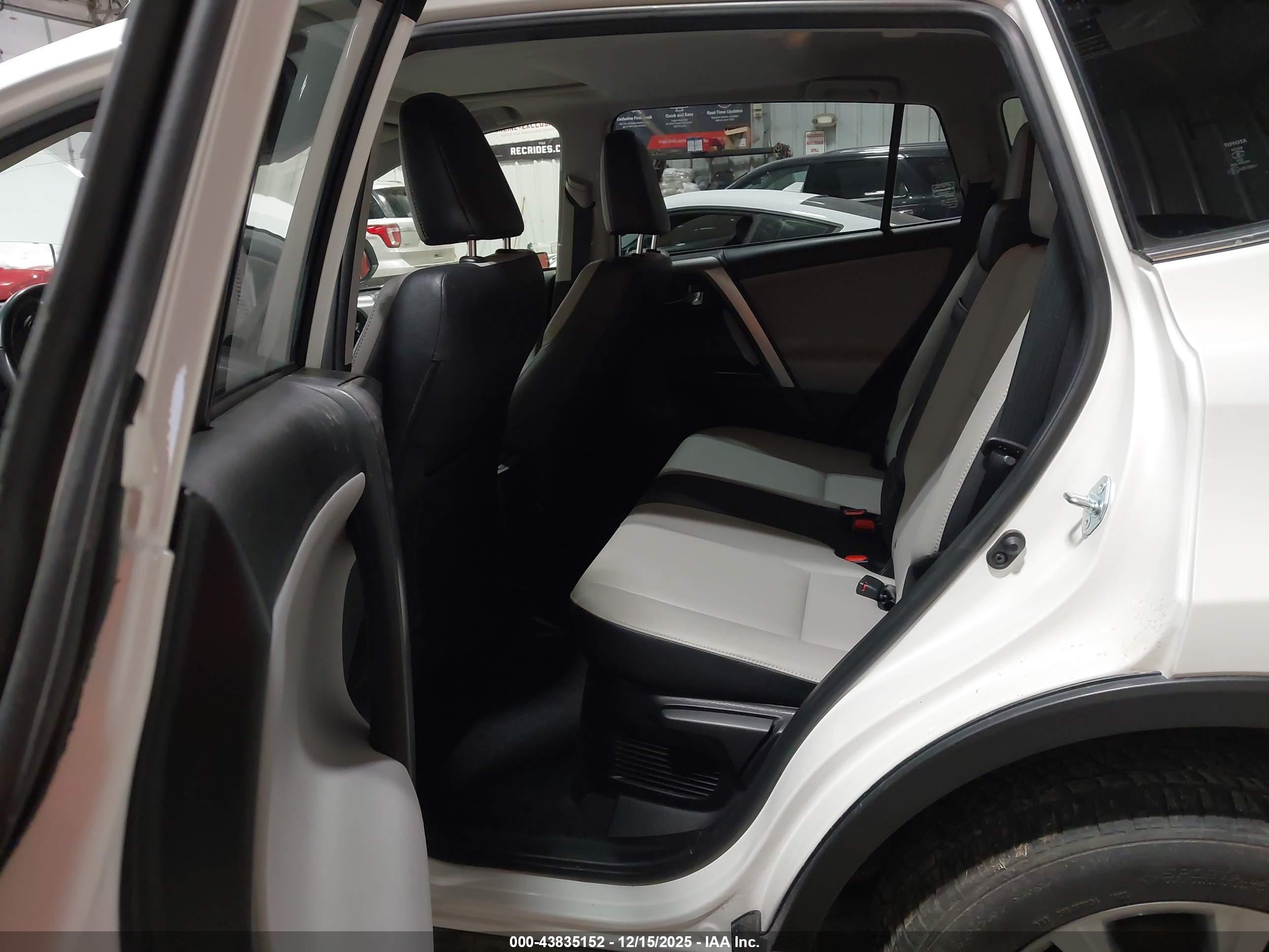 TOYOTA RAV4 image 8