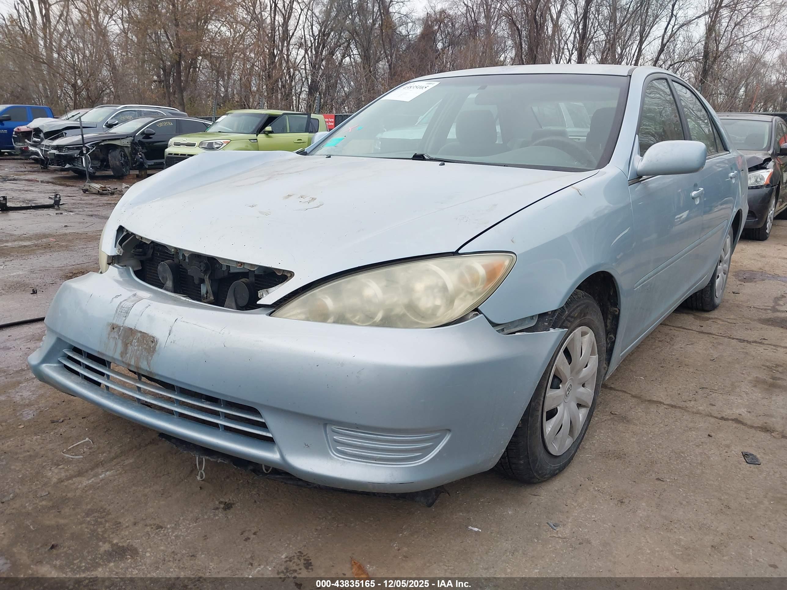 TOYOTA CAMRY image 2