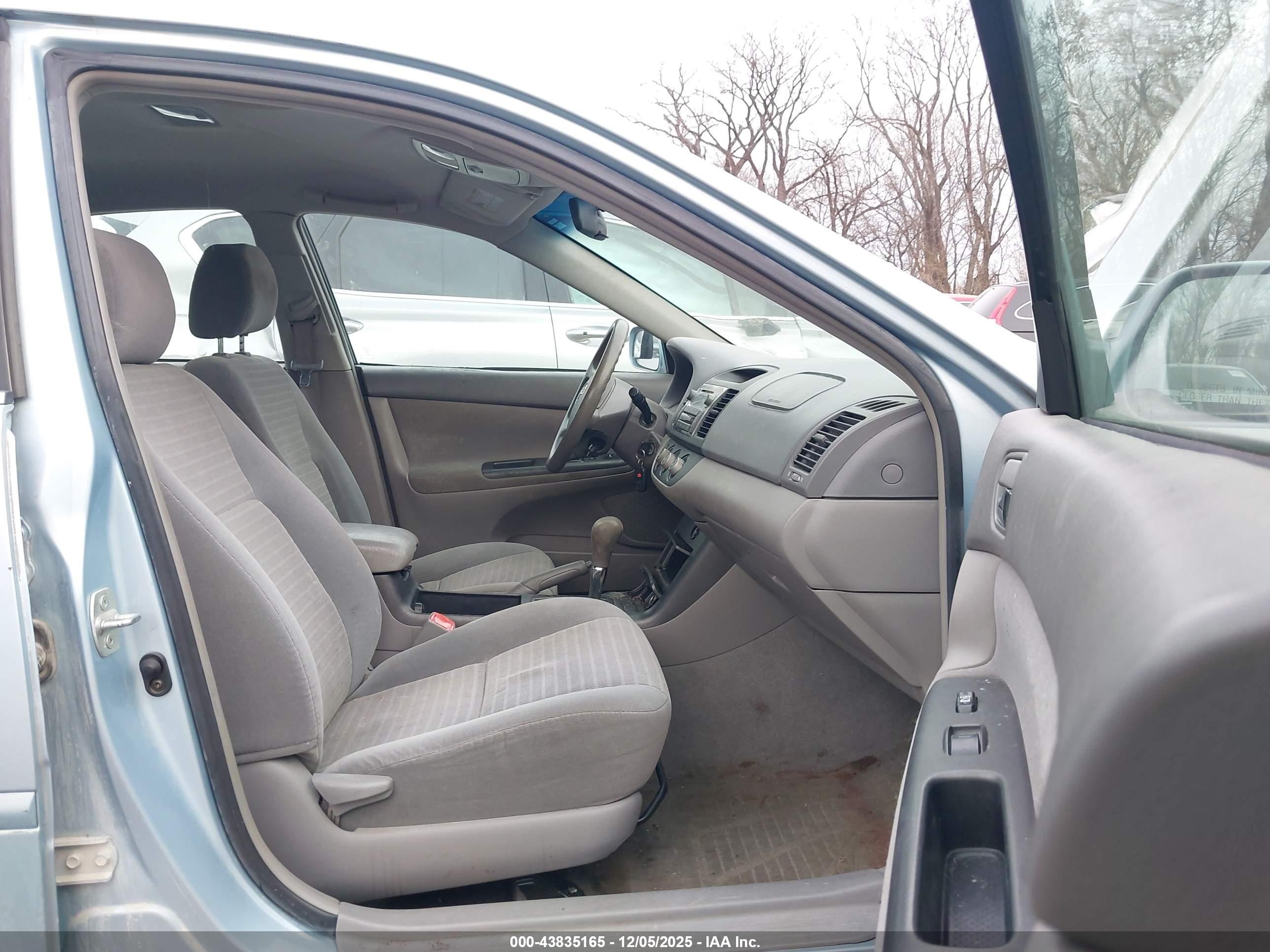 TOYOTA CAMRY image 5