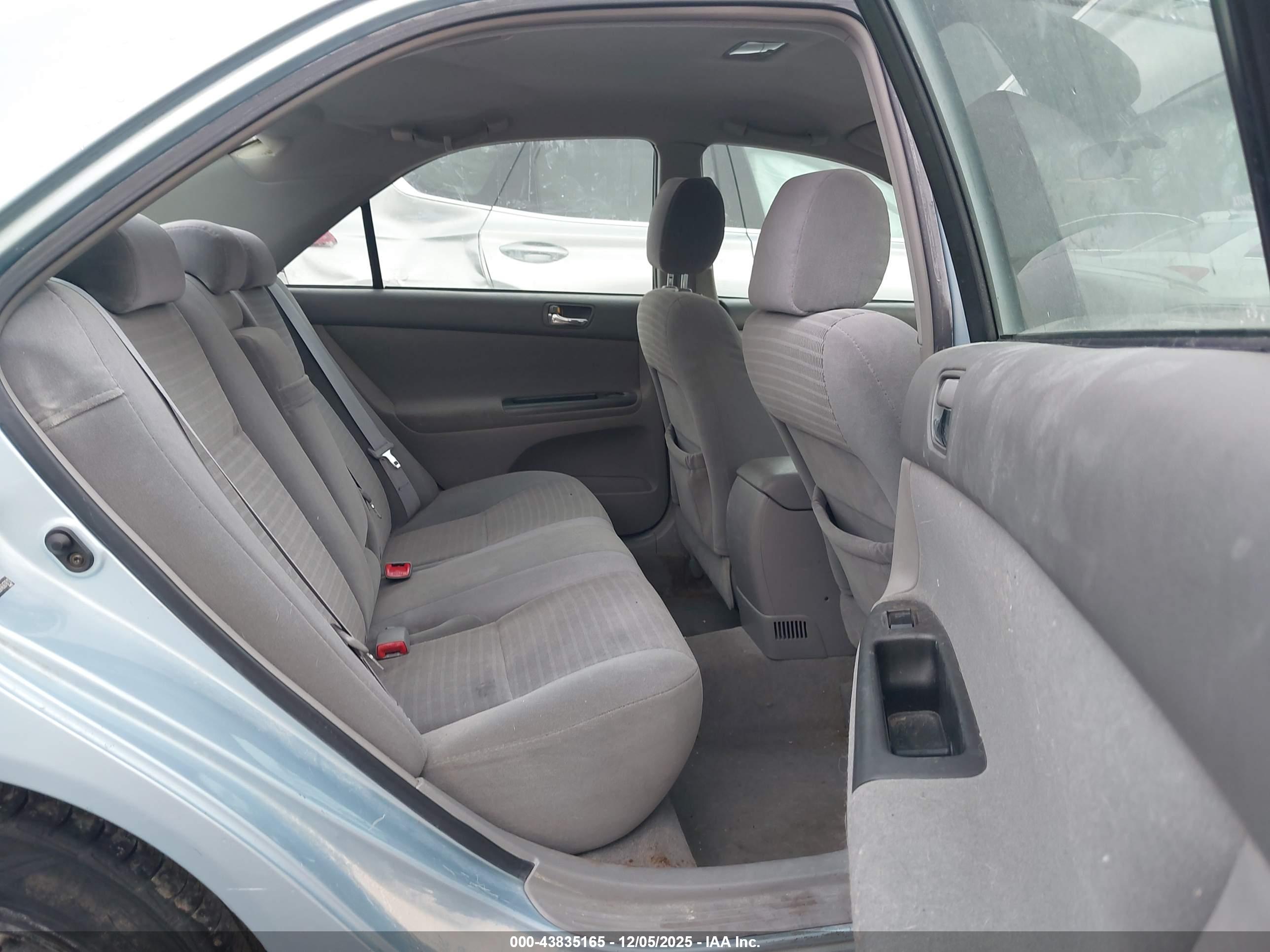 TOYOTA CAMRY image 8