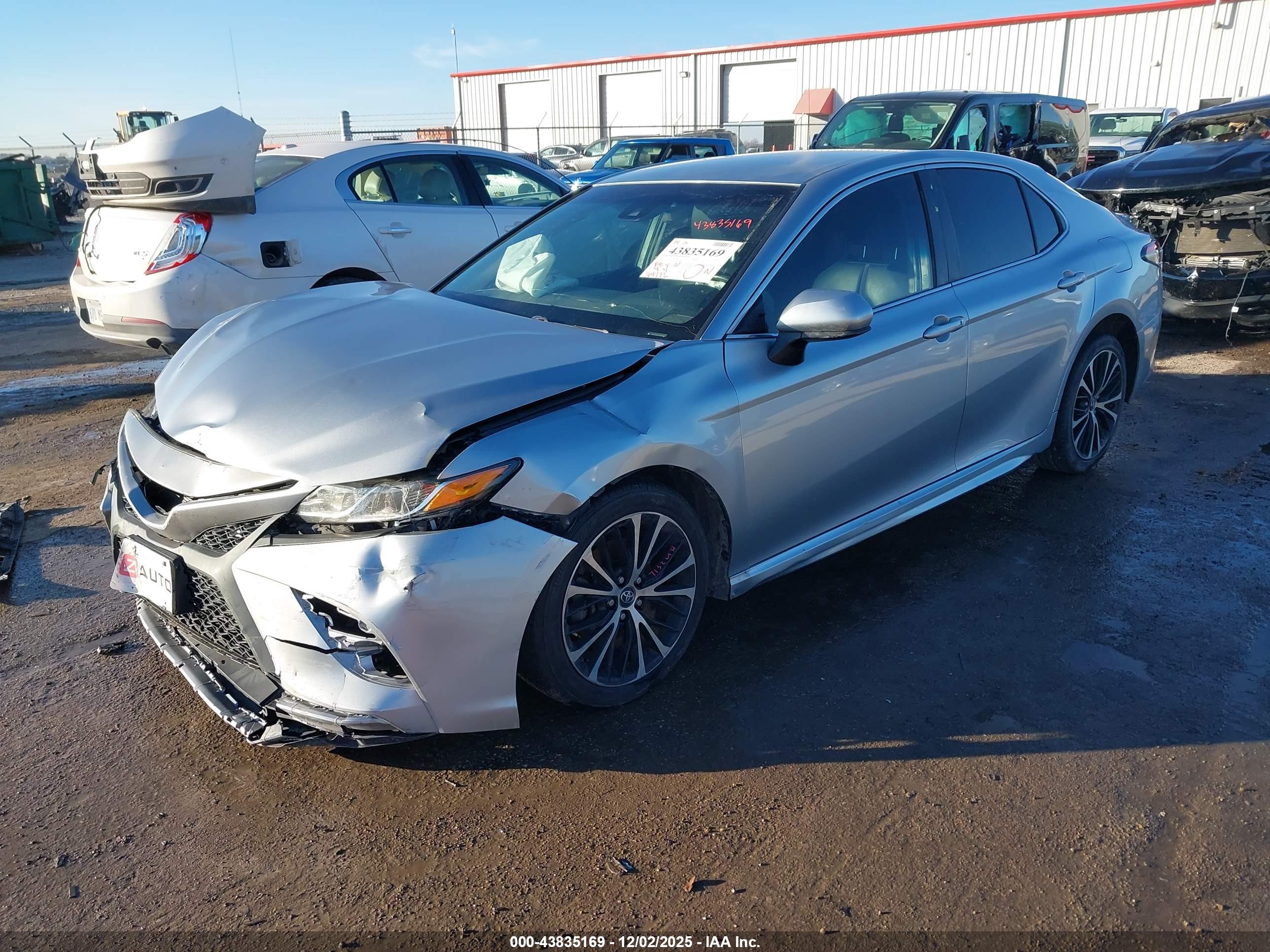 TOYOTA CAMRY image 2