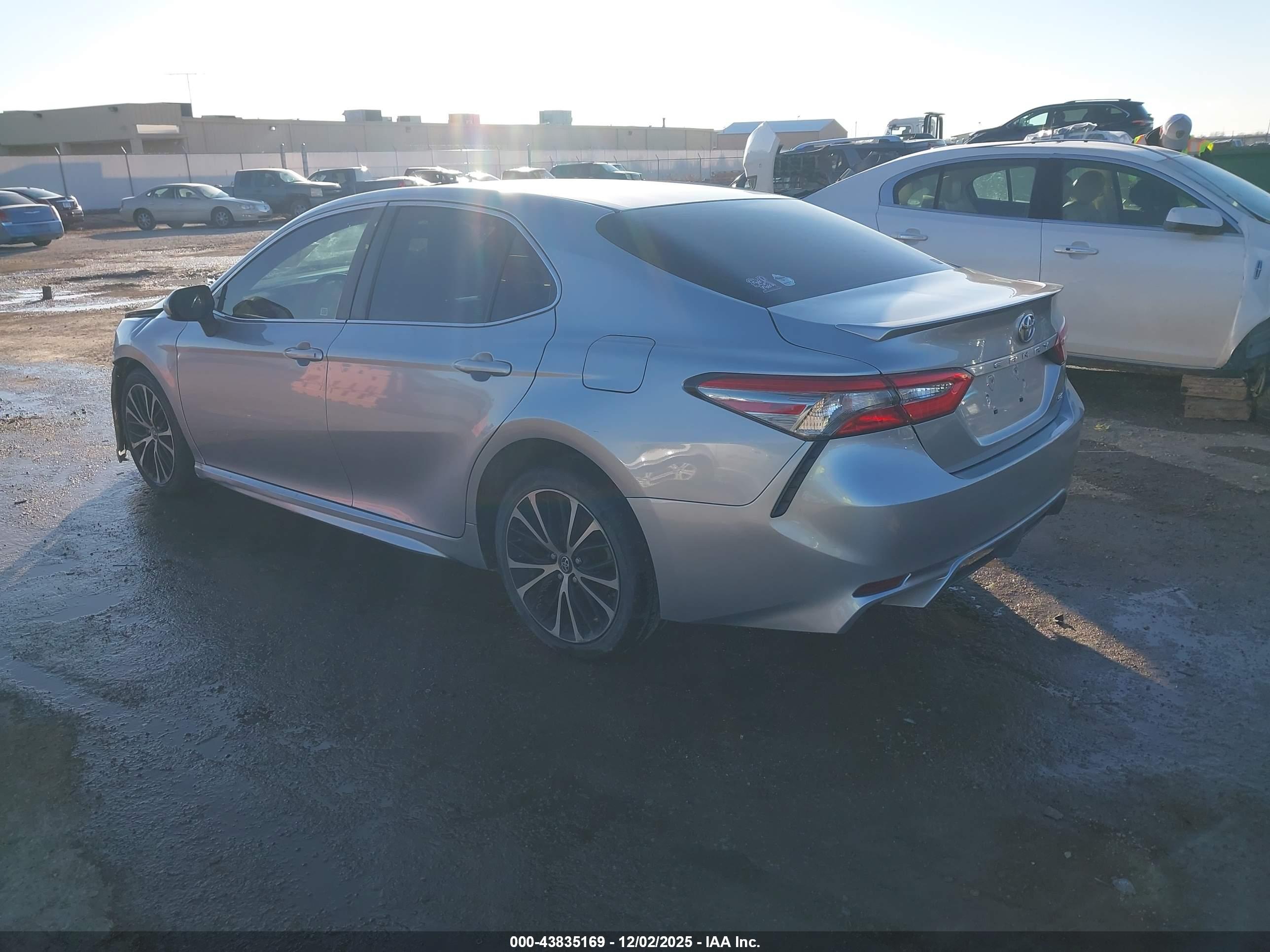TOYOTA CAMRY image 3