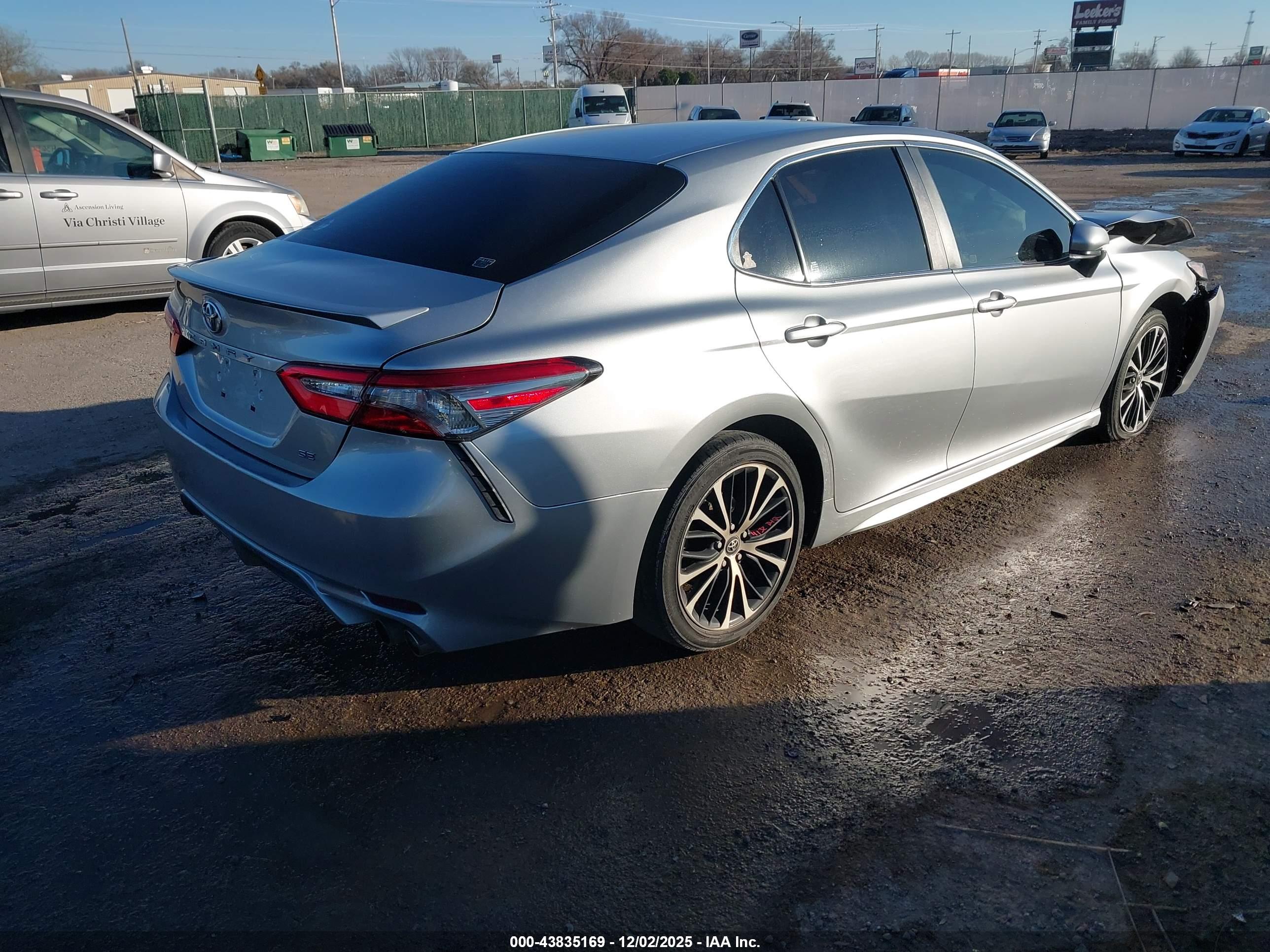 TOYOTA CAMRY image 4