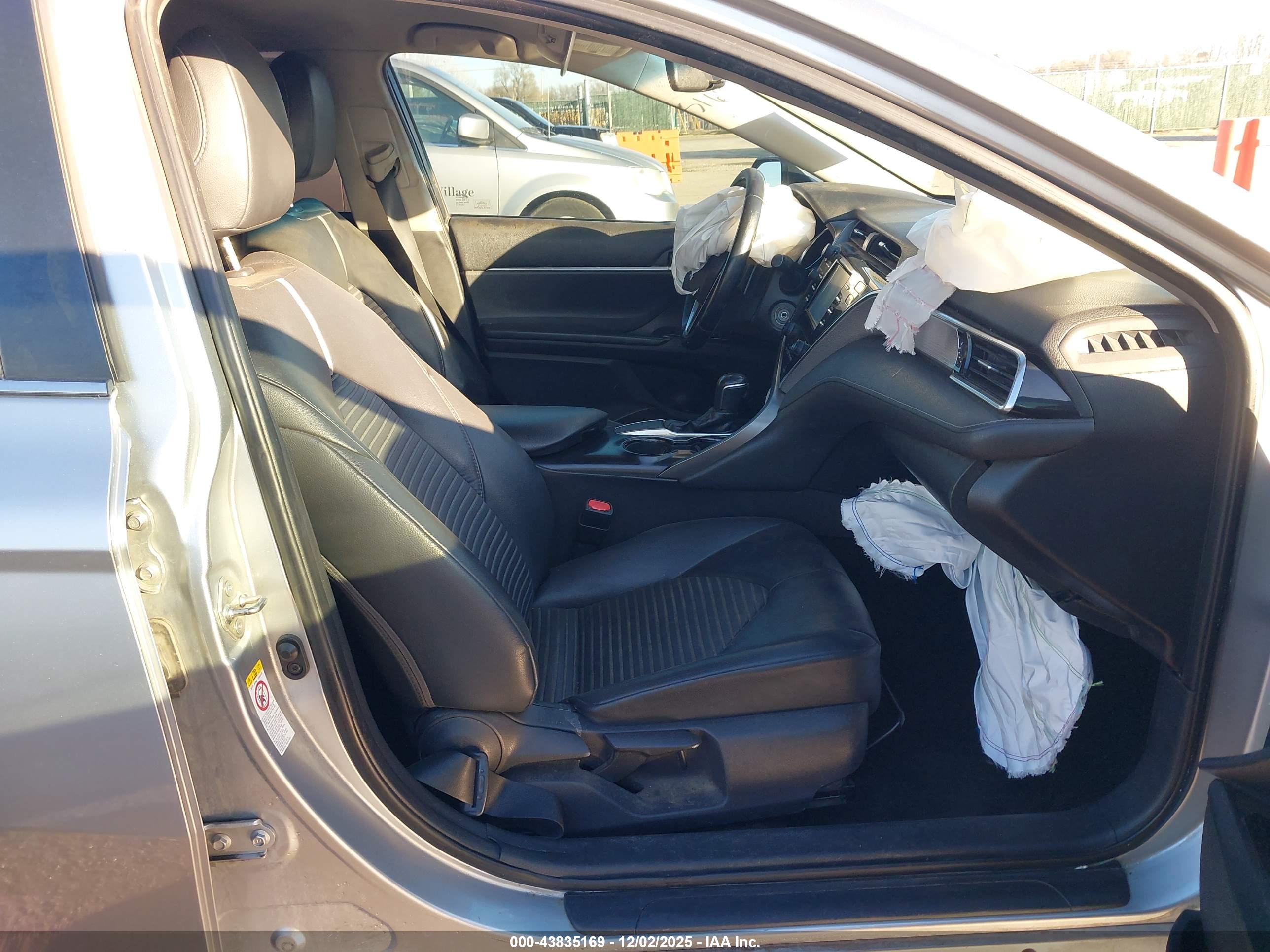 TOYOTA CAMRY image 5