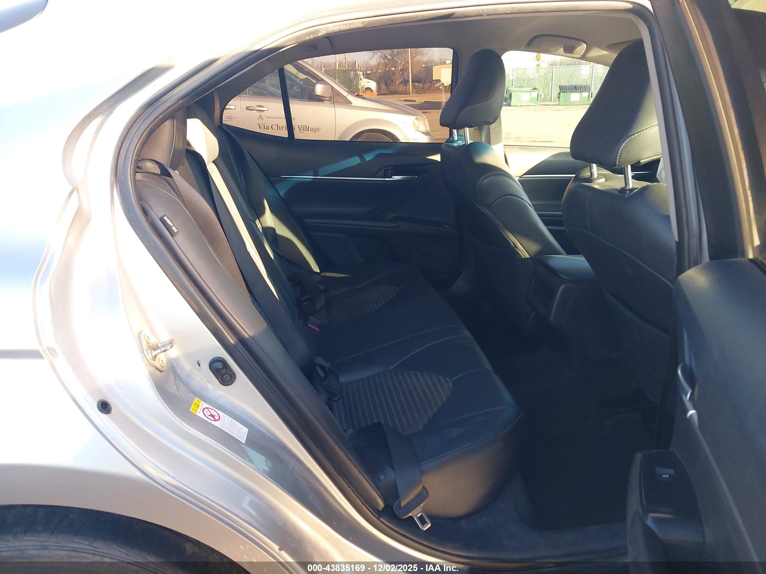 TOYOTA CAMRY image 8