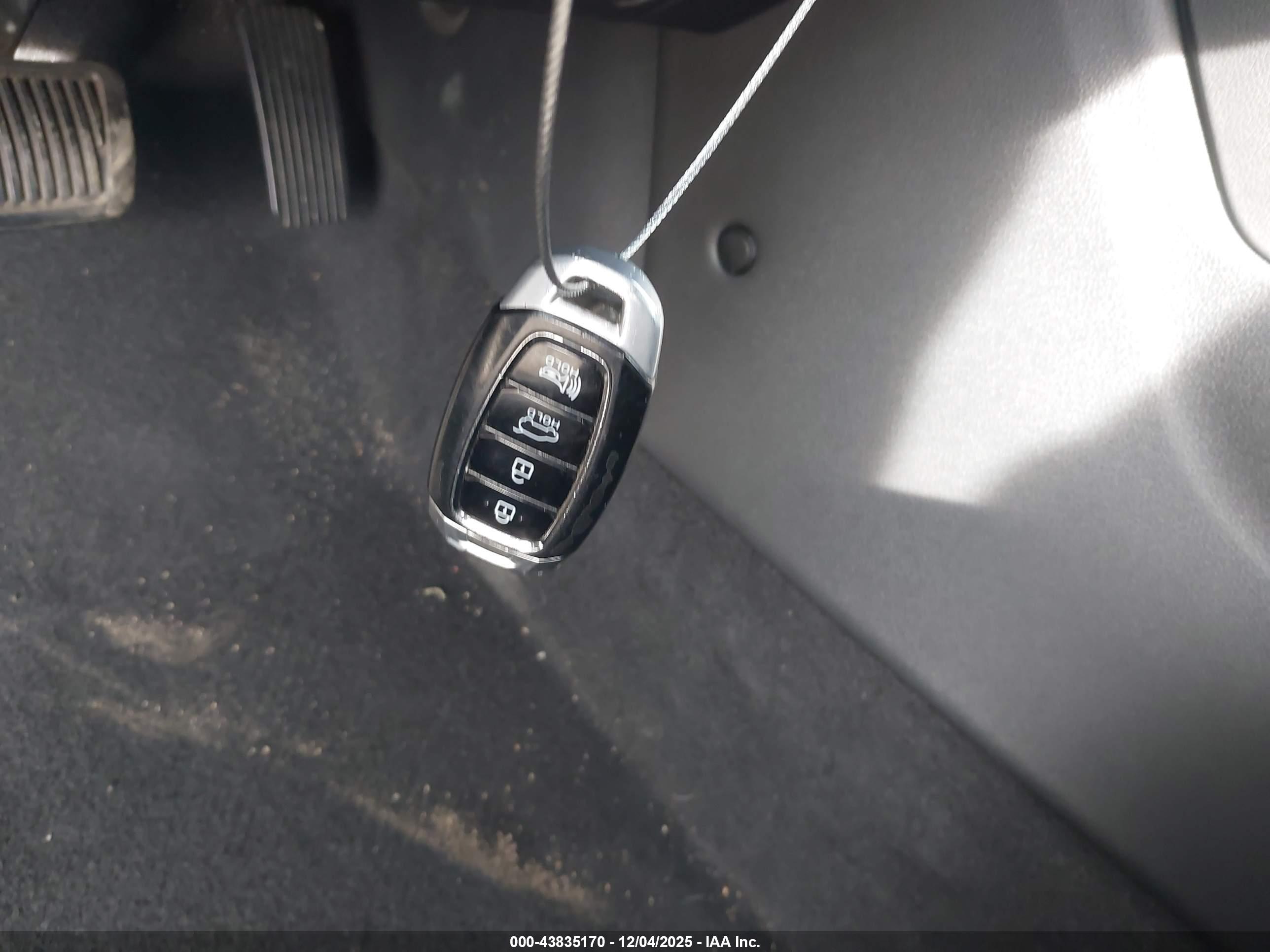 HYUNDAI KONA image 11