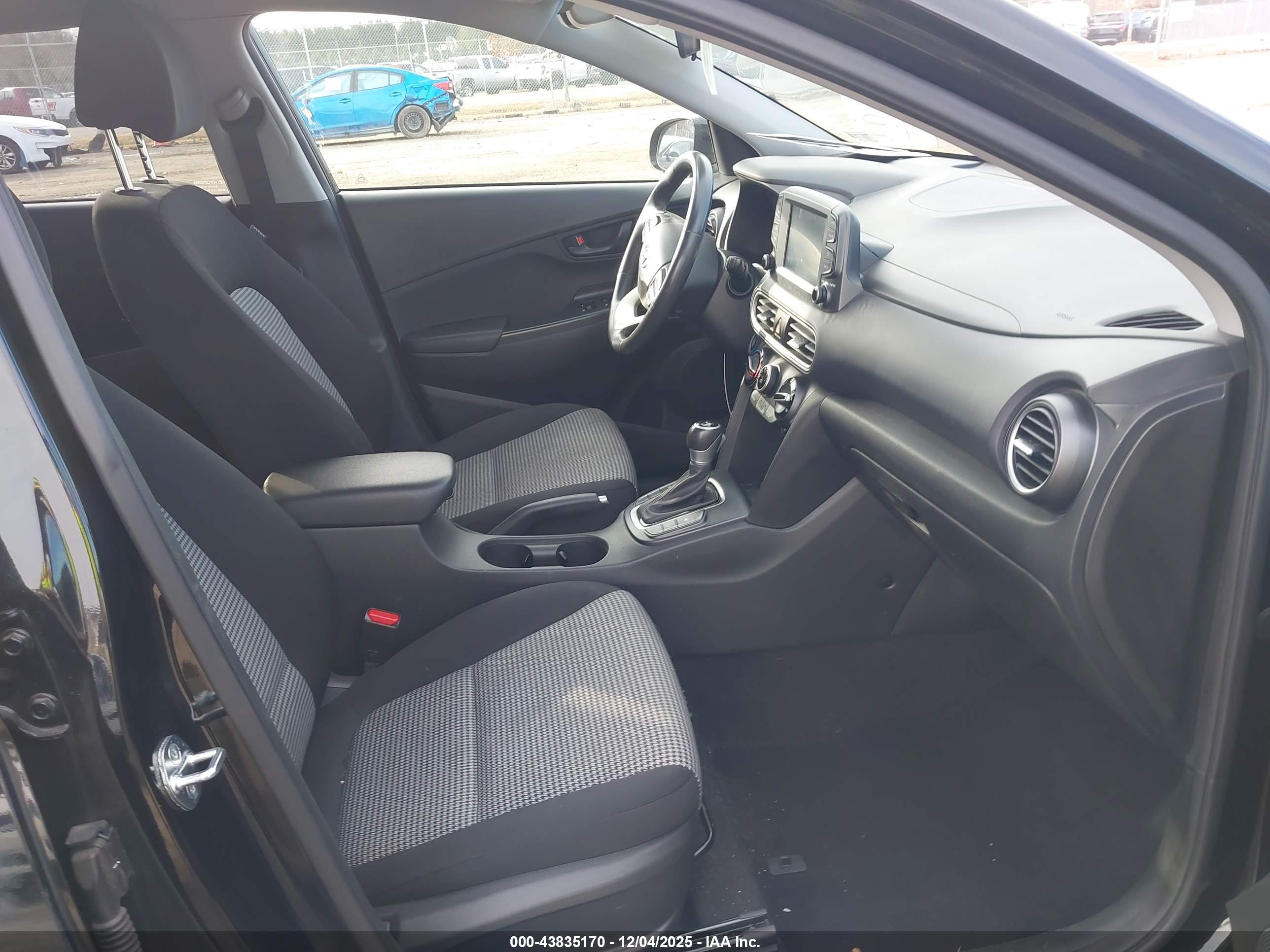 HYUNDAI KONA image 5