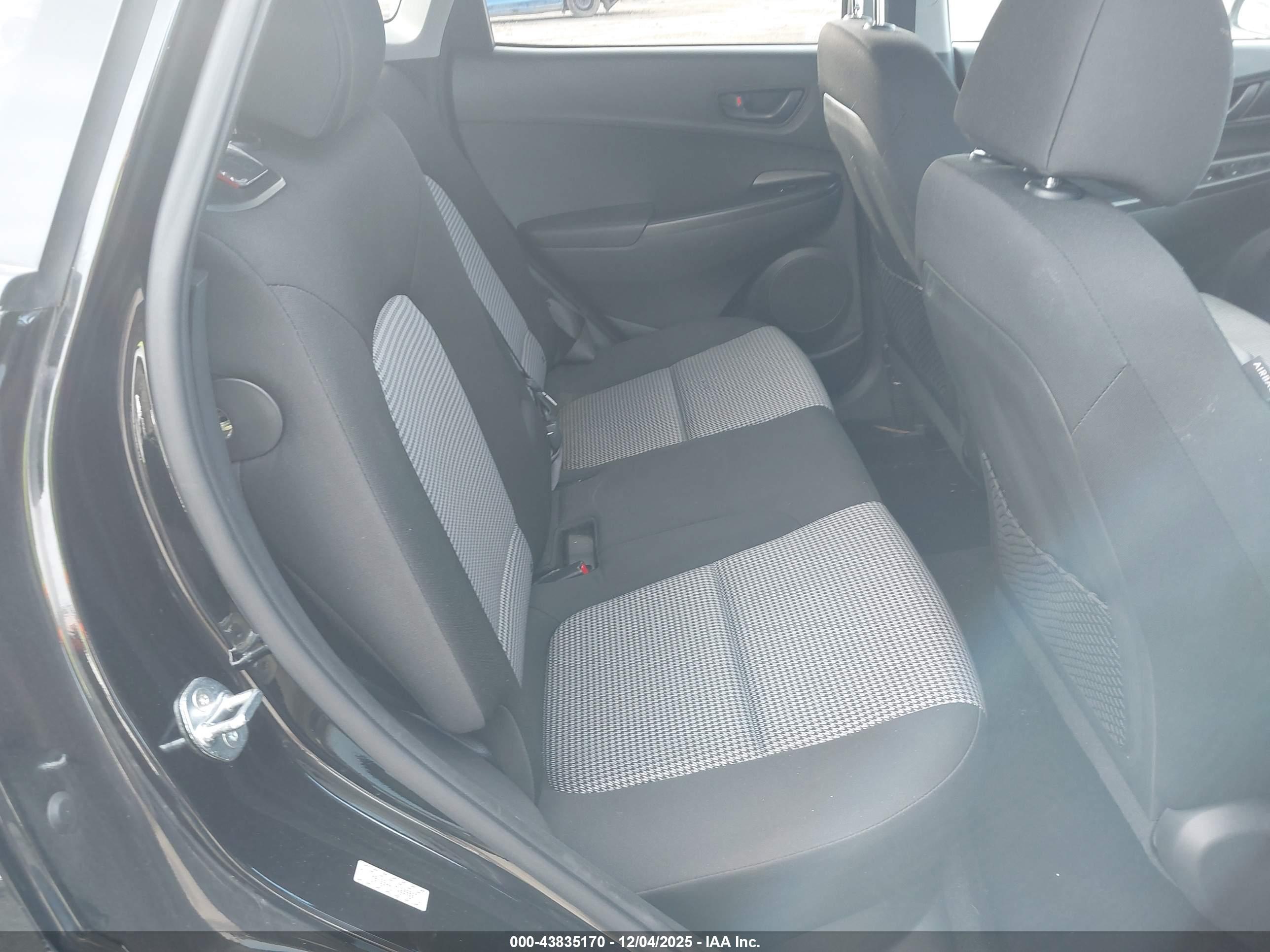 HYUNDAI KONA image 8