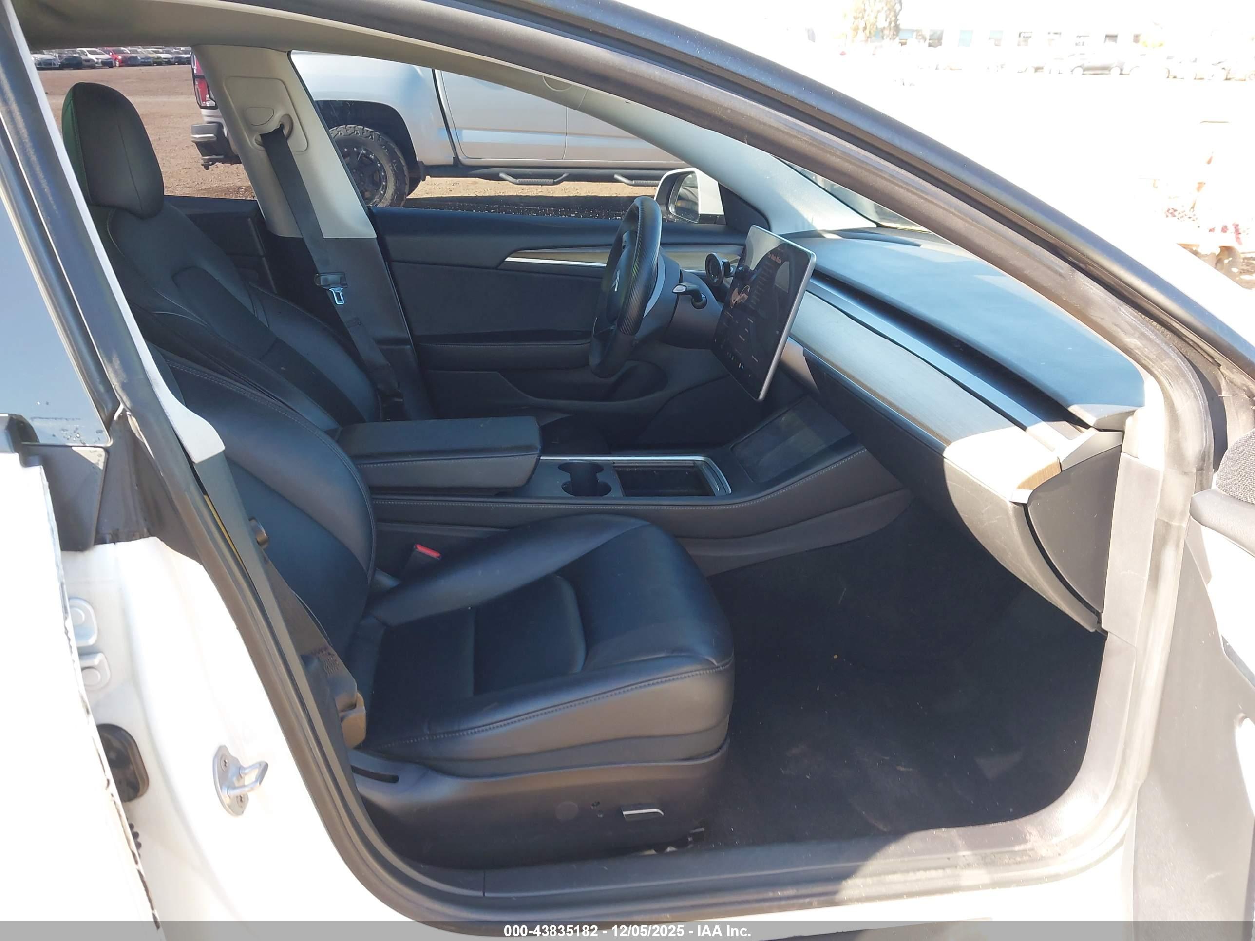 TESLA MODEL image 5