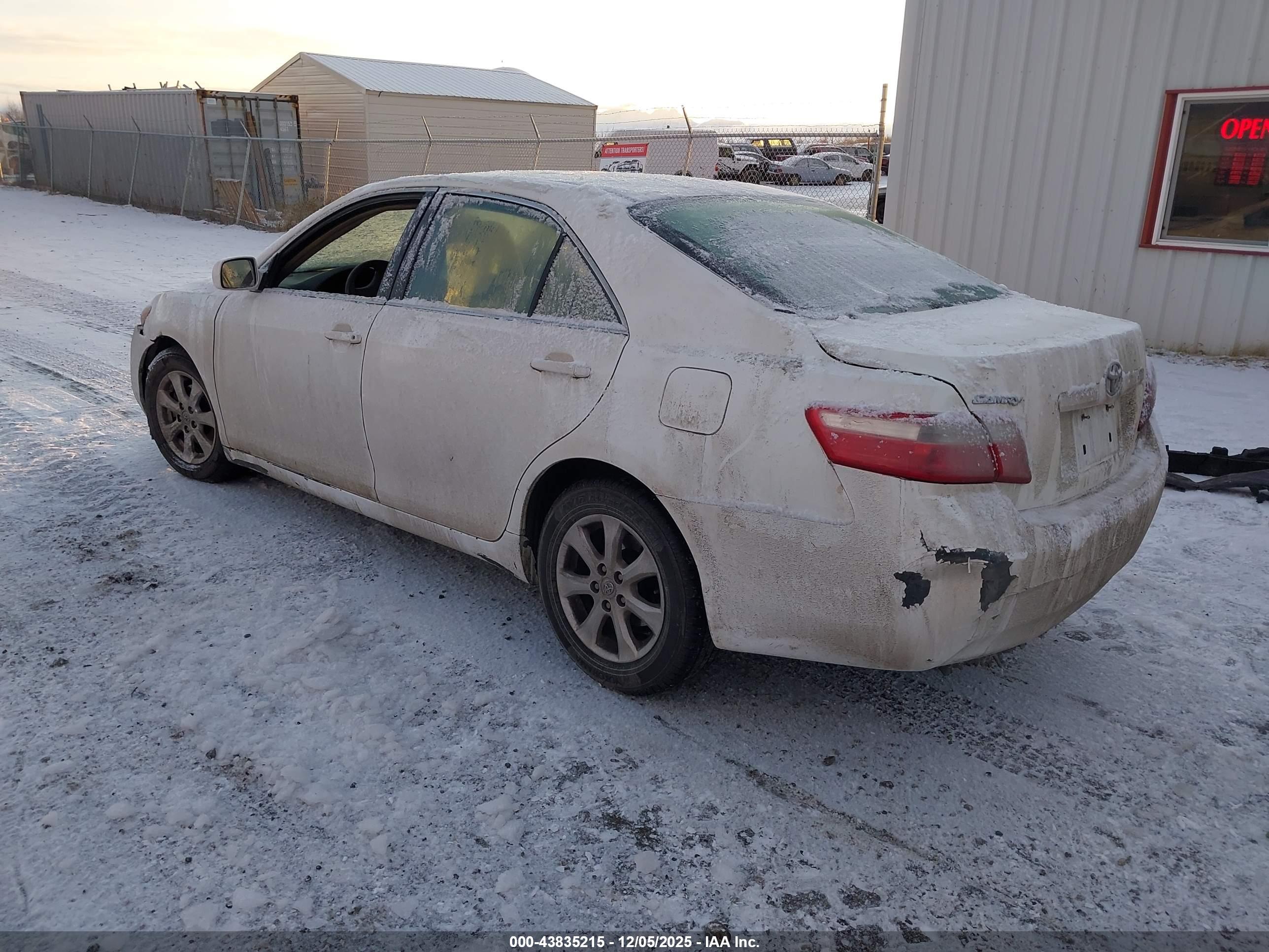 TOYOTA CAMRY image 3
