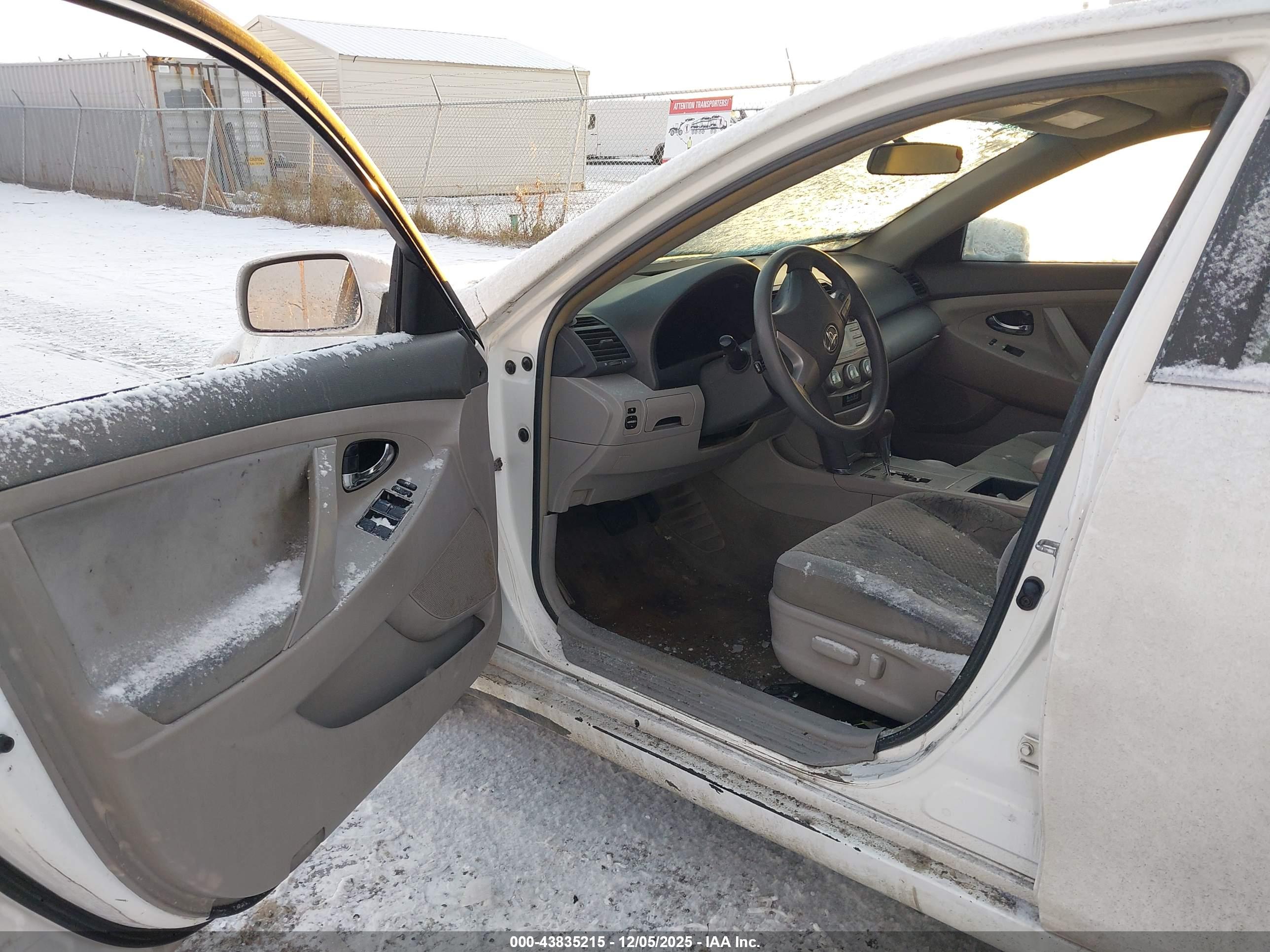 TOYOTA CAMRY image 5