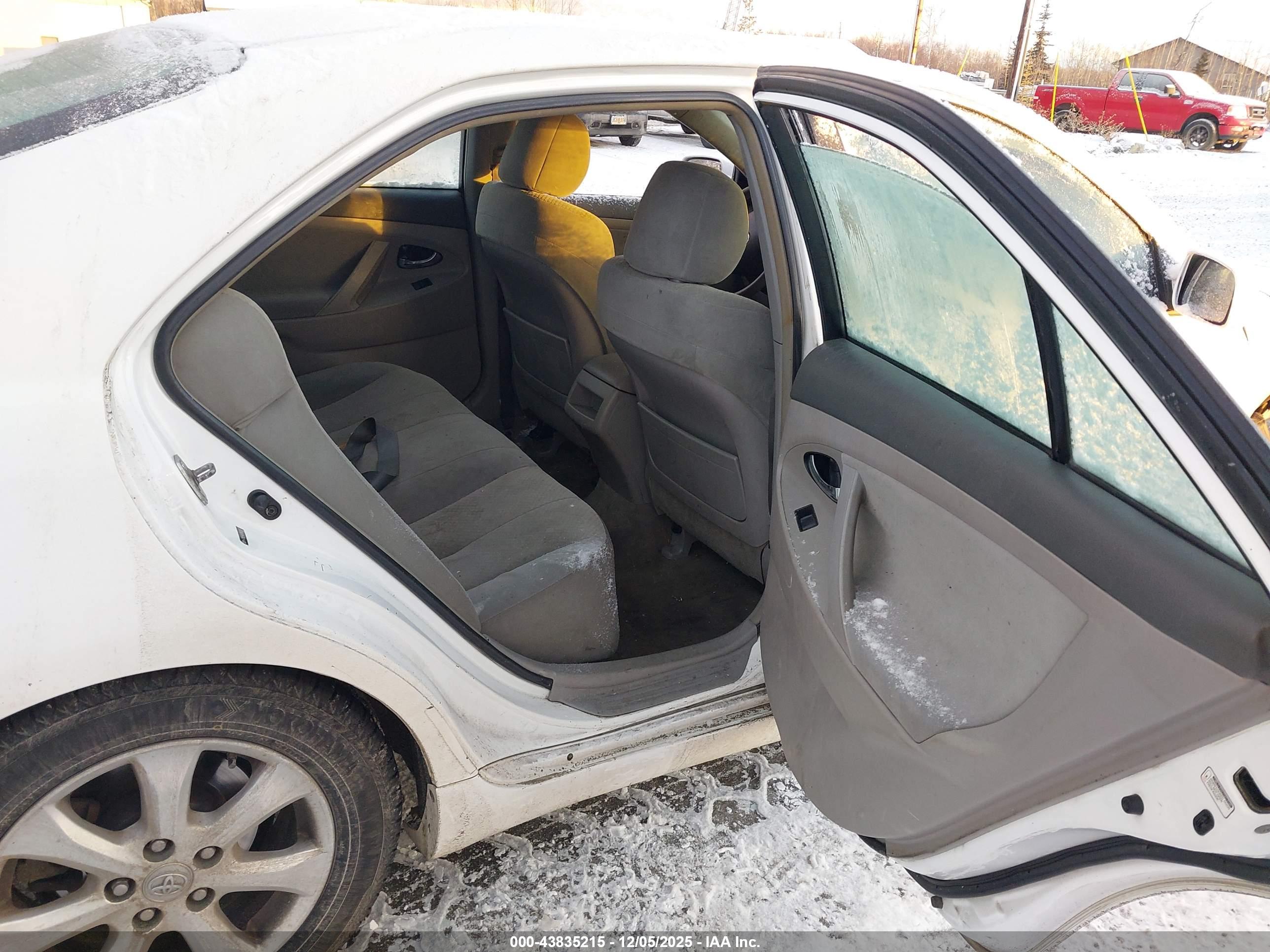 TOYOTA CAMRY image 8