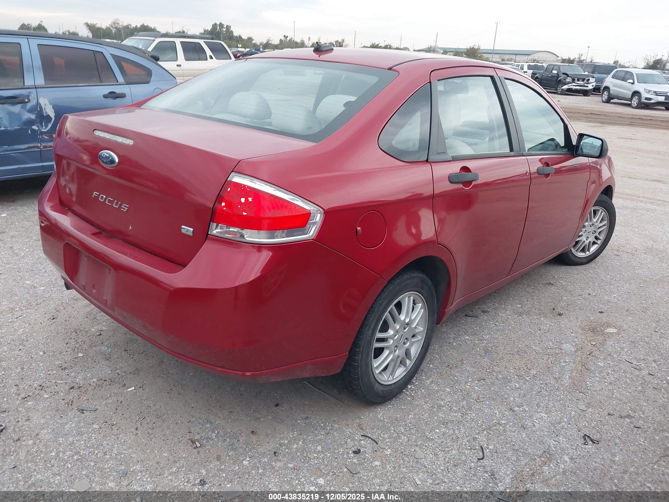 FORD FOCUS image 4