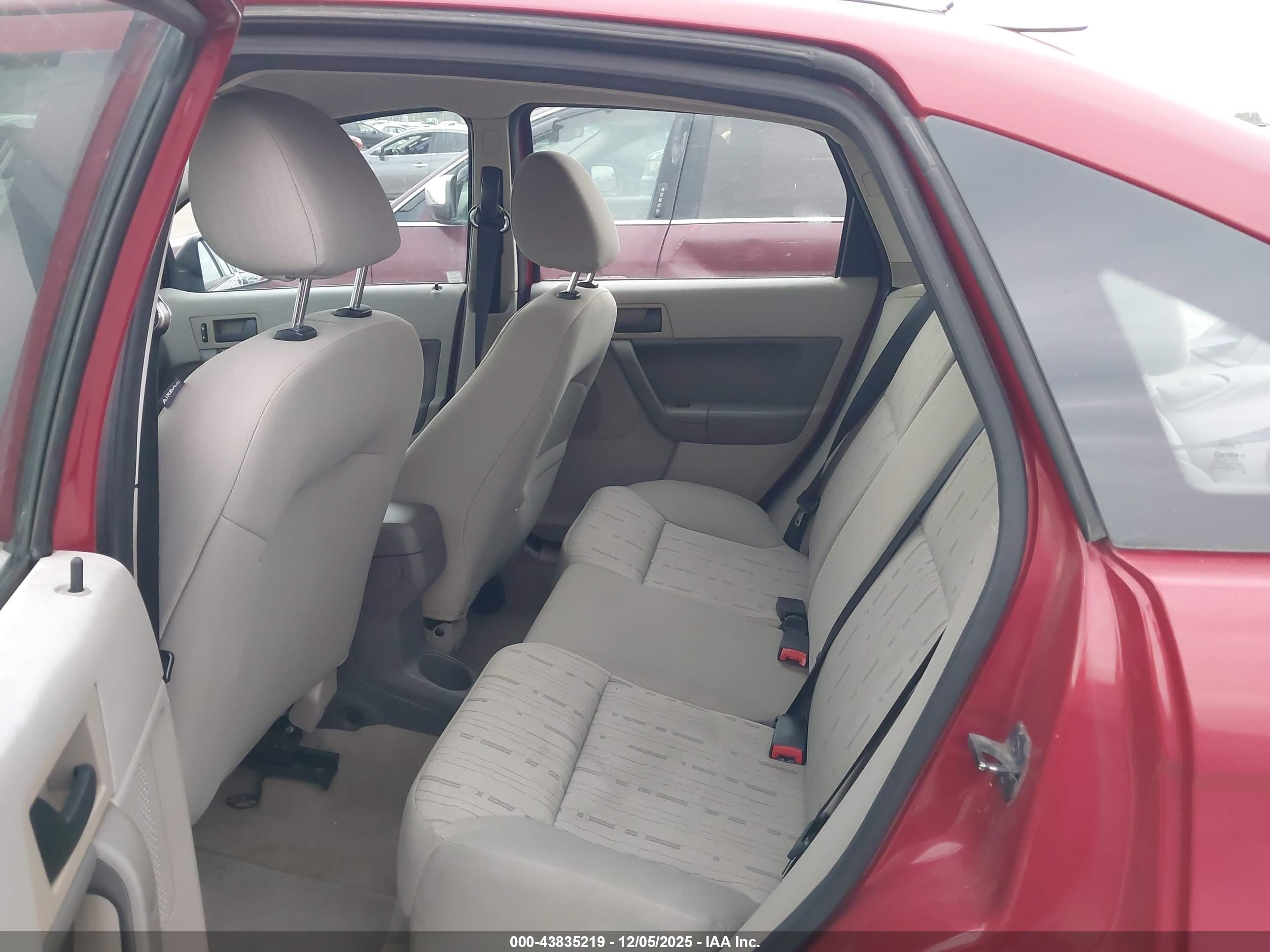 FORD FOCUS image 8