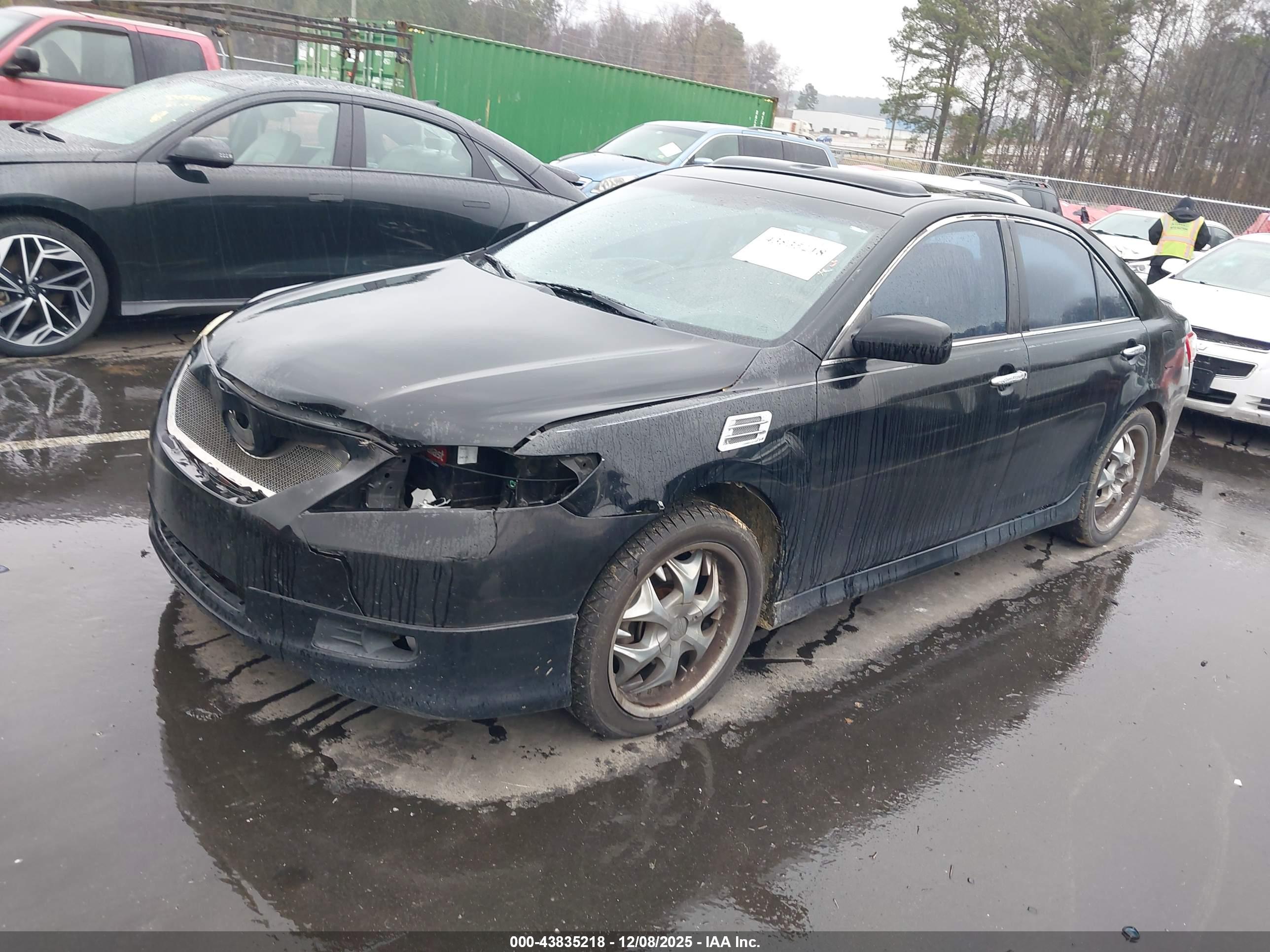 TOYOTA CAMRY image 2
