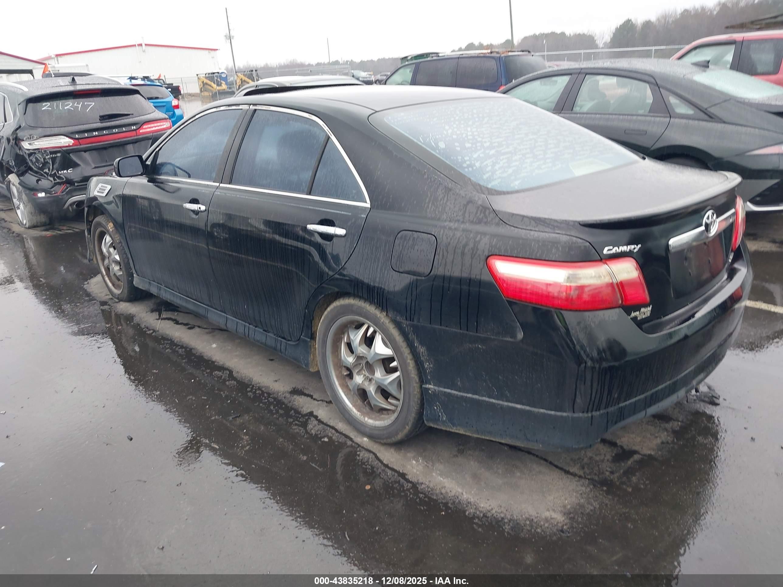 TOYOTA CAMRY image 3