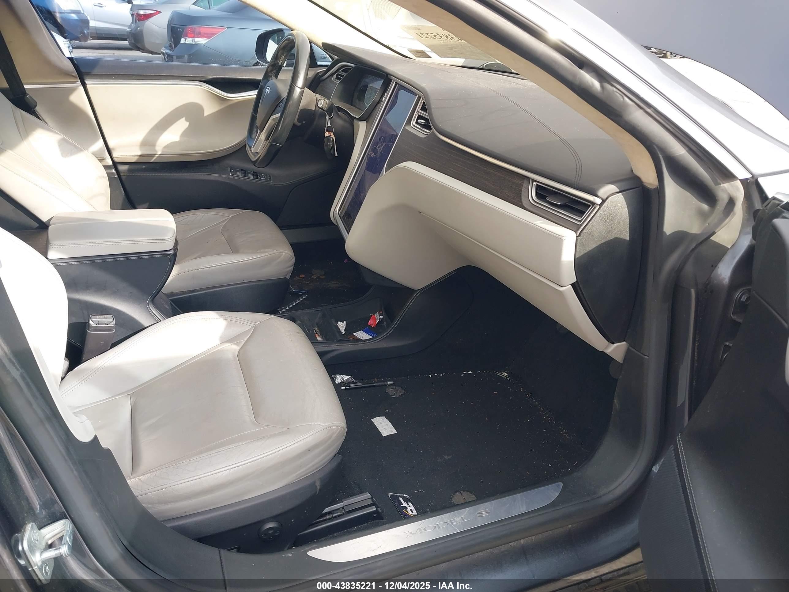 TESLA MODEL image 5