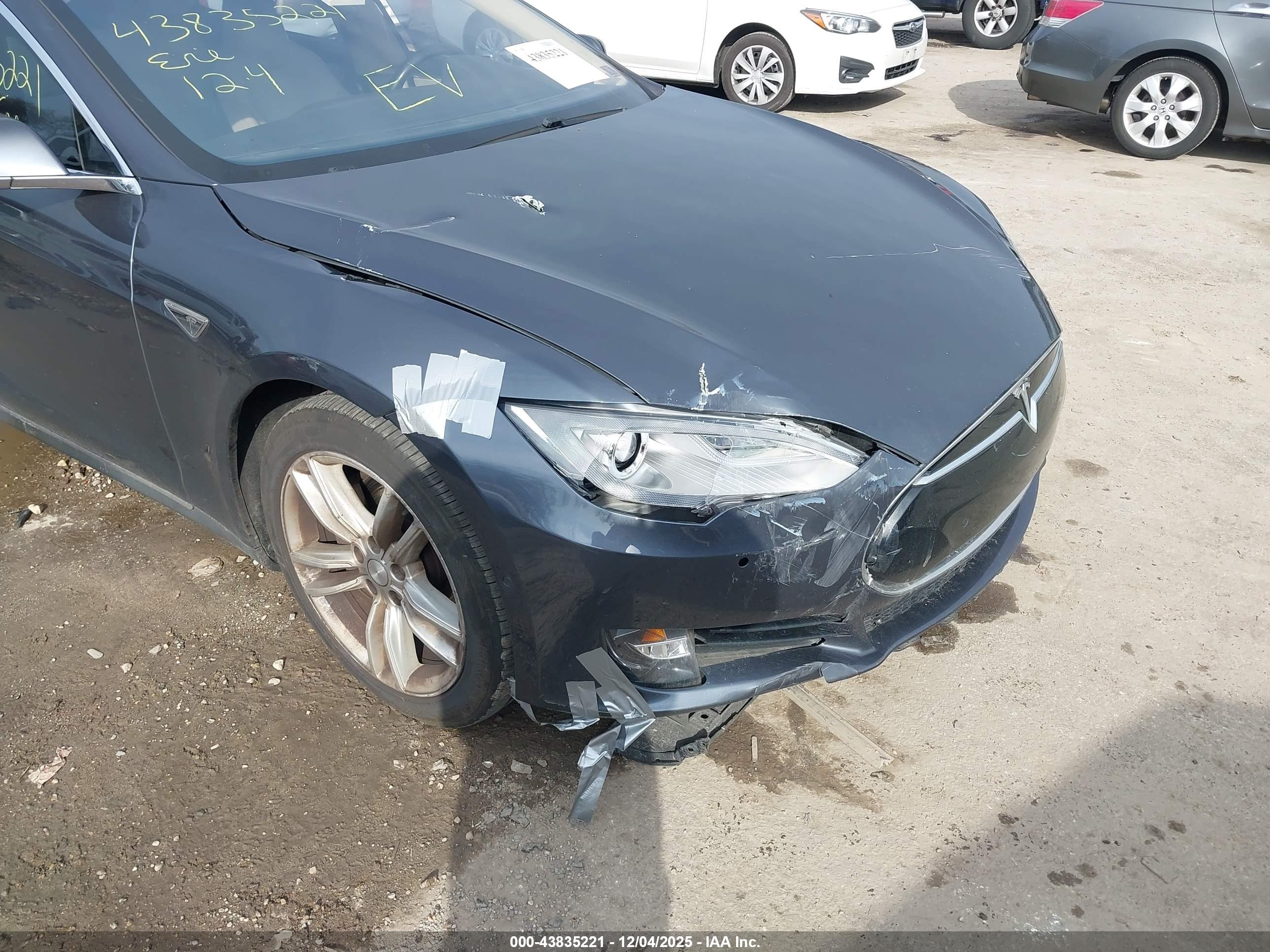 TESLA MODEL image 6