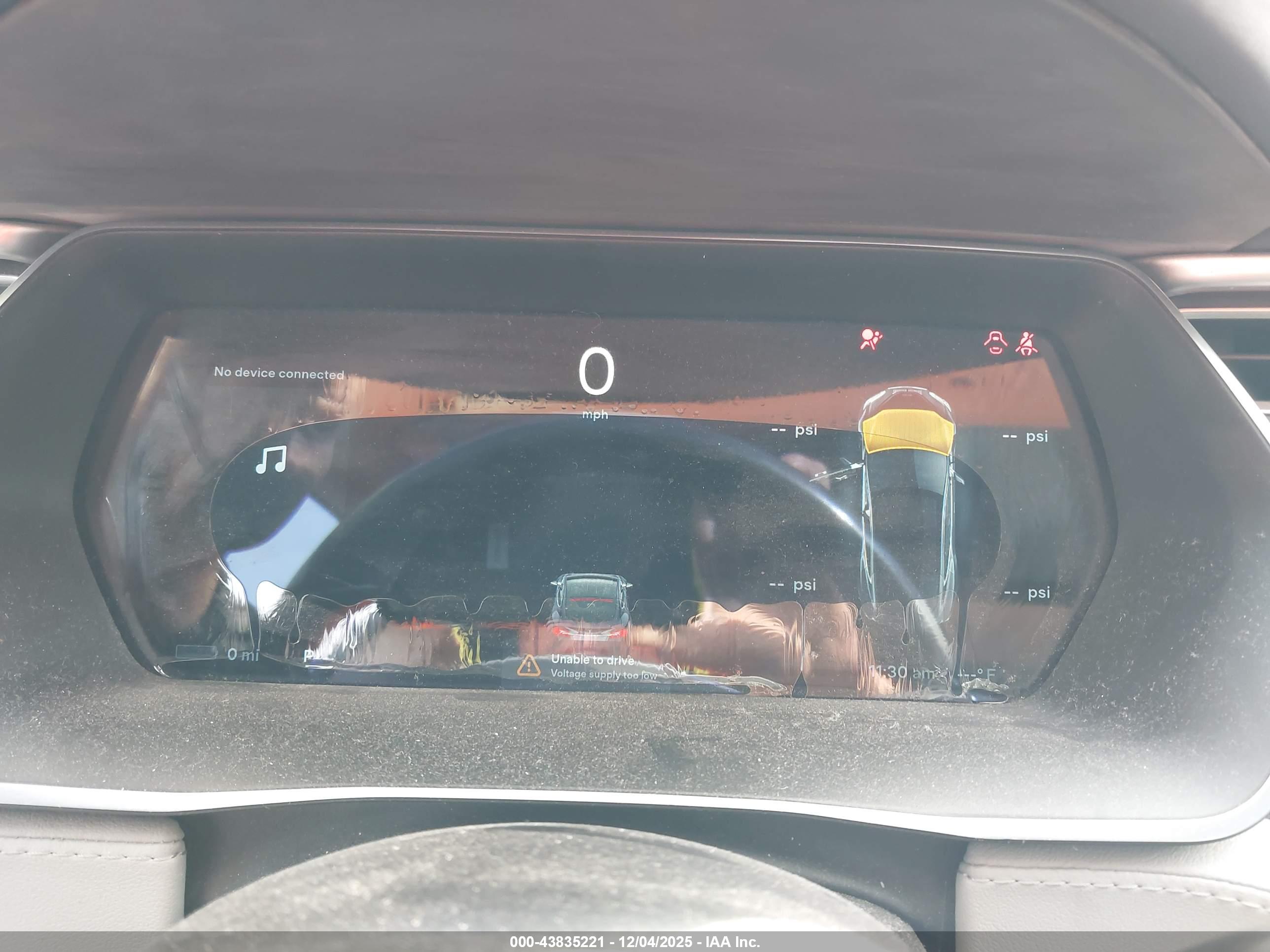 TESLA MODEL image 7