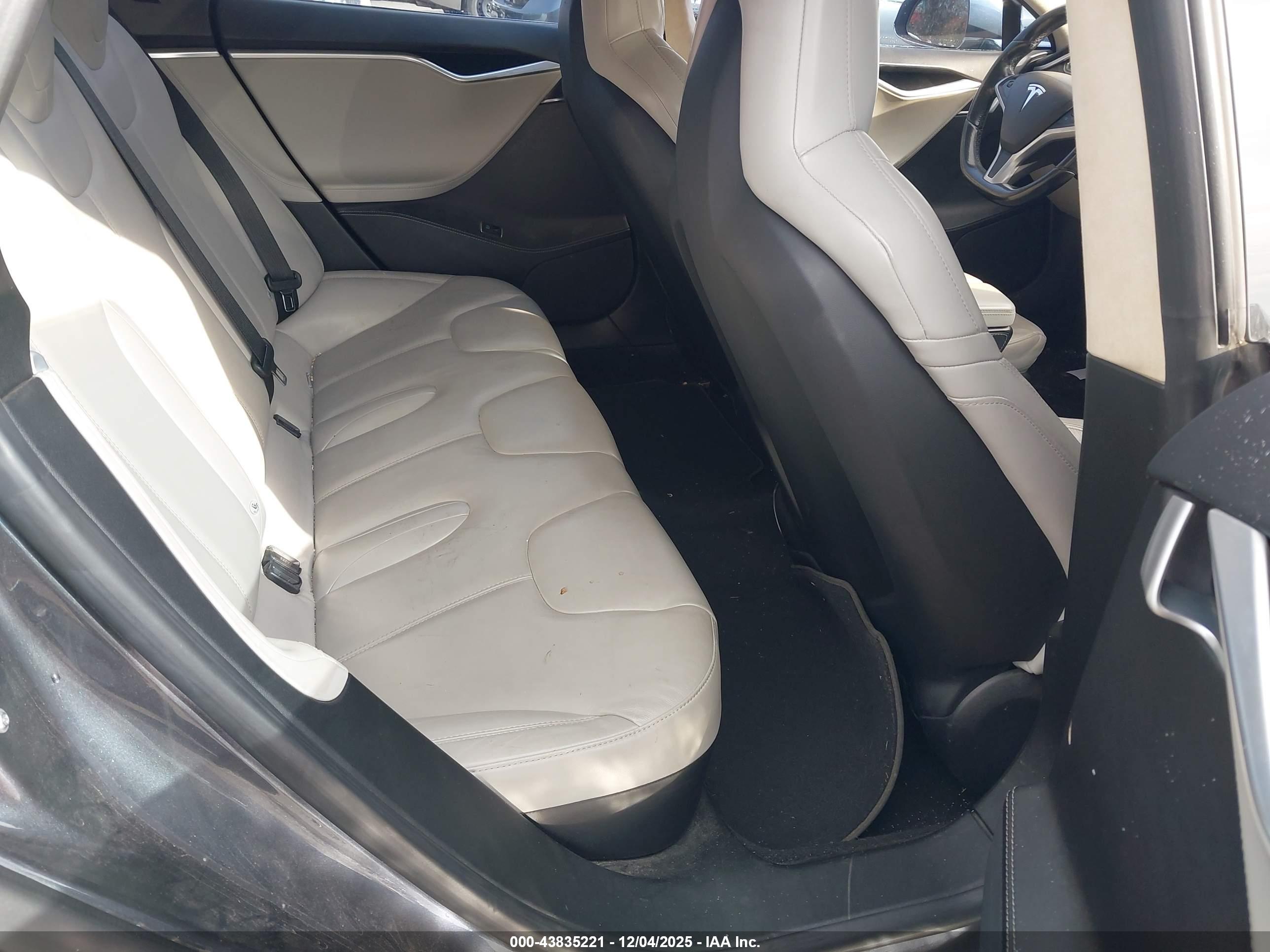 TESLA MODEL image 8
