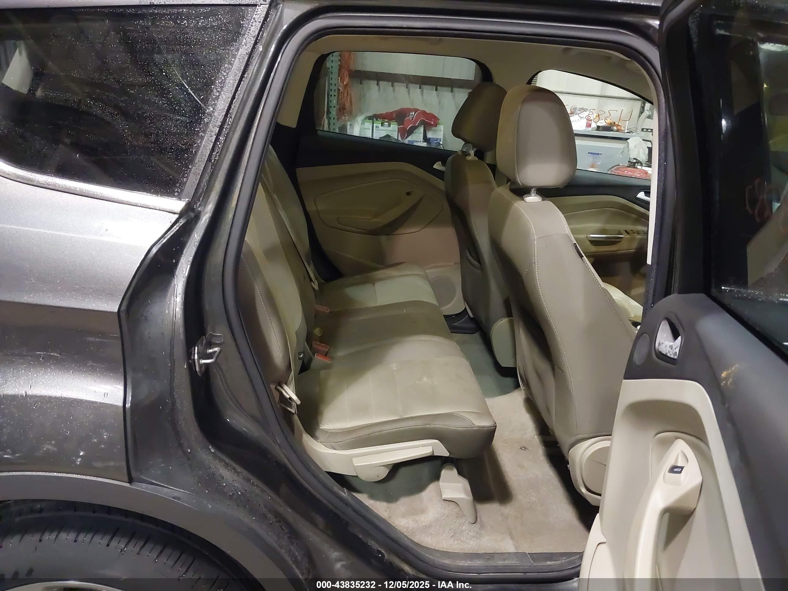 FORD ESCAPE image 8