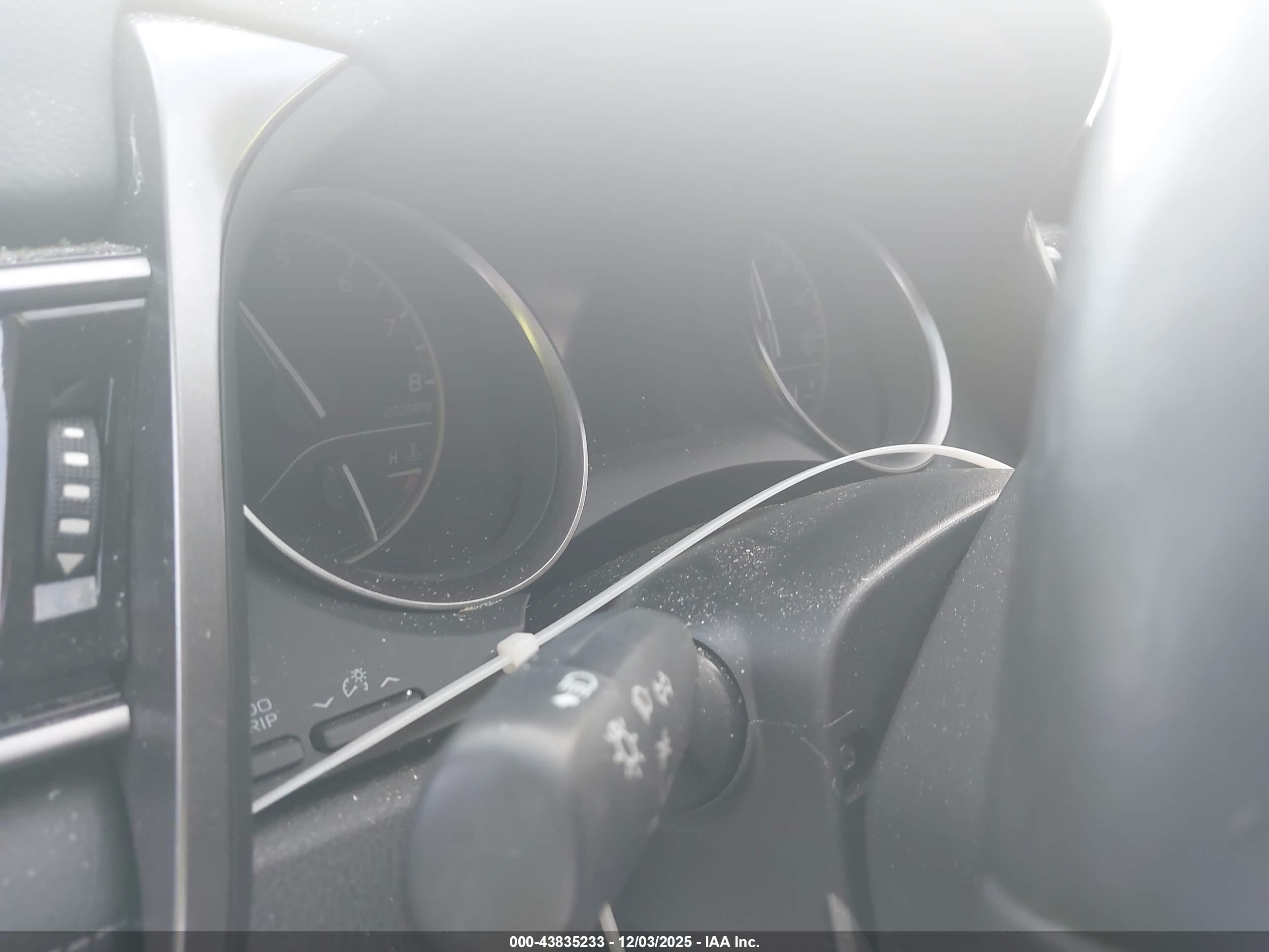 TOYOTA CAMRY image 7