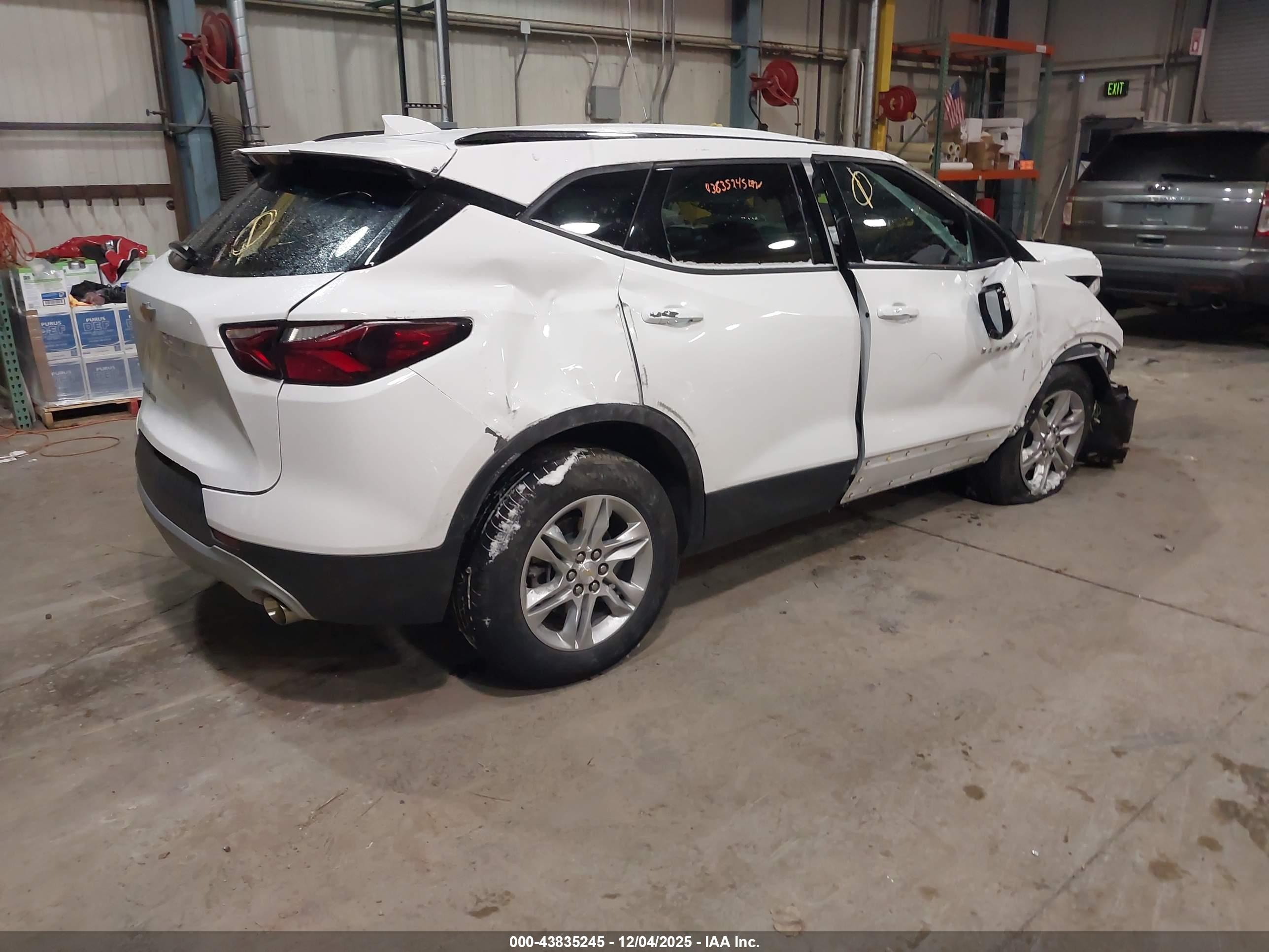 CHEVROLET BLAZER image 4
