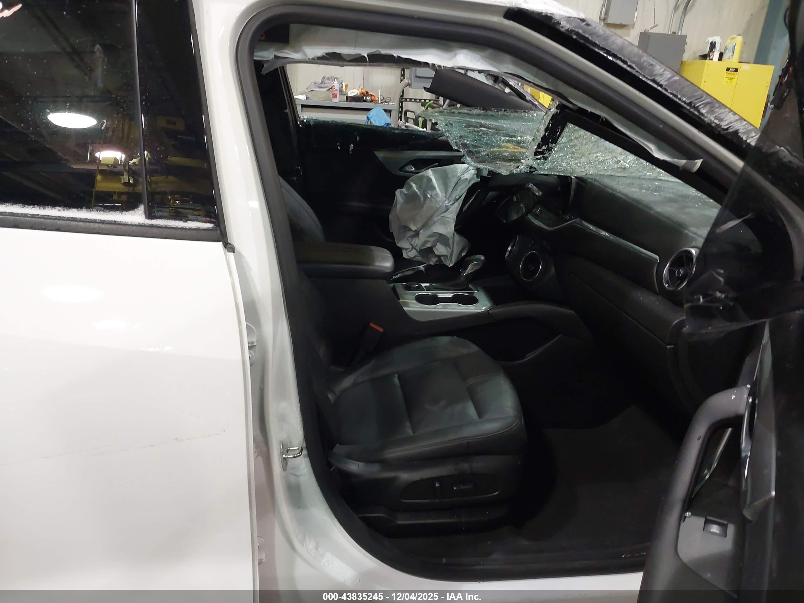 CHEVROLET BLAZER image 5
