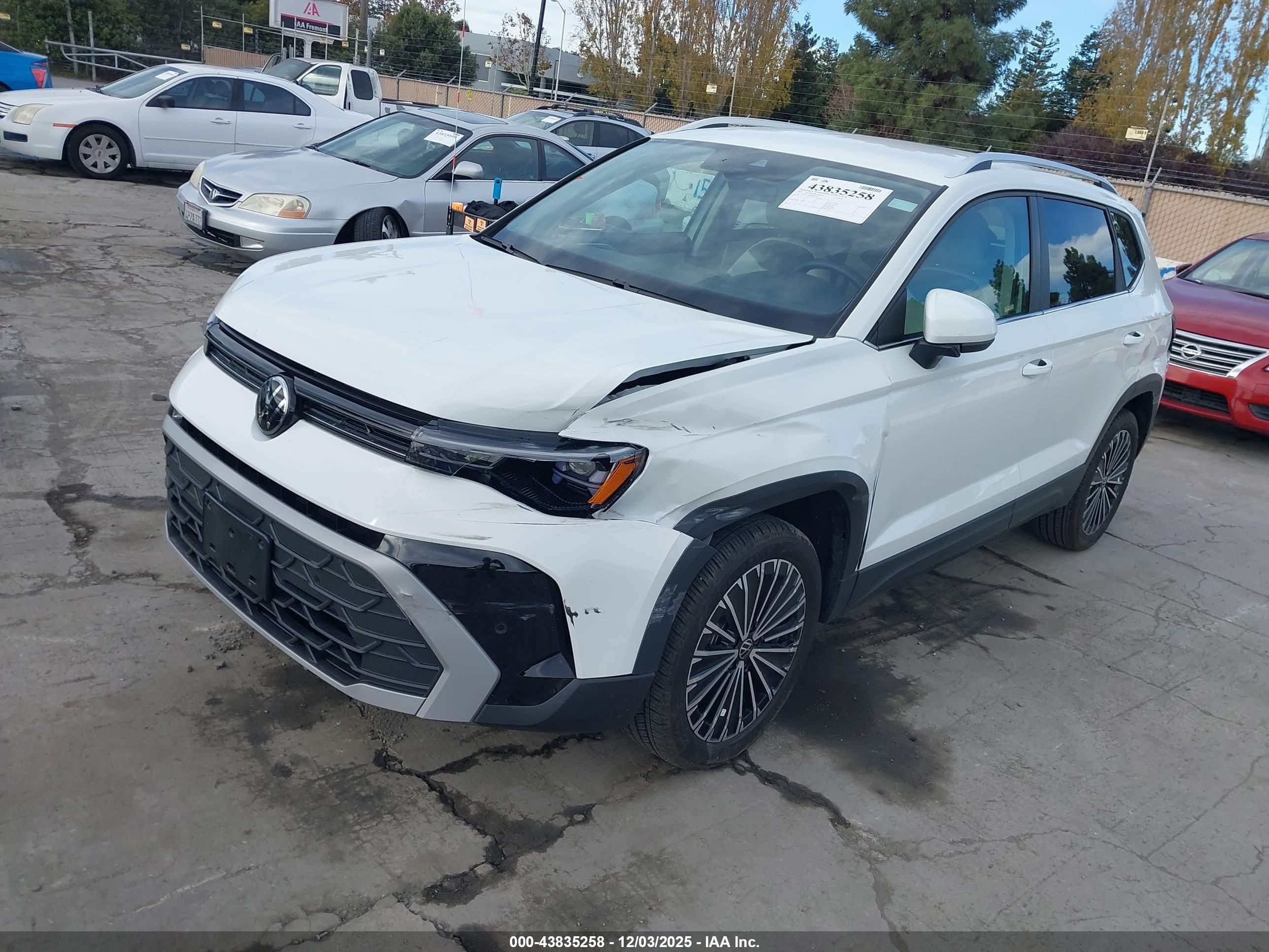 VOLKSWAGEN TAOS image 2