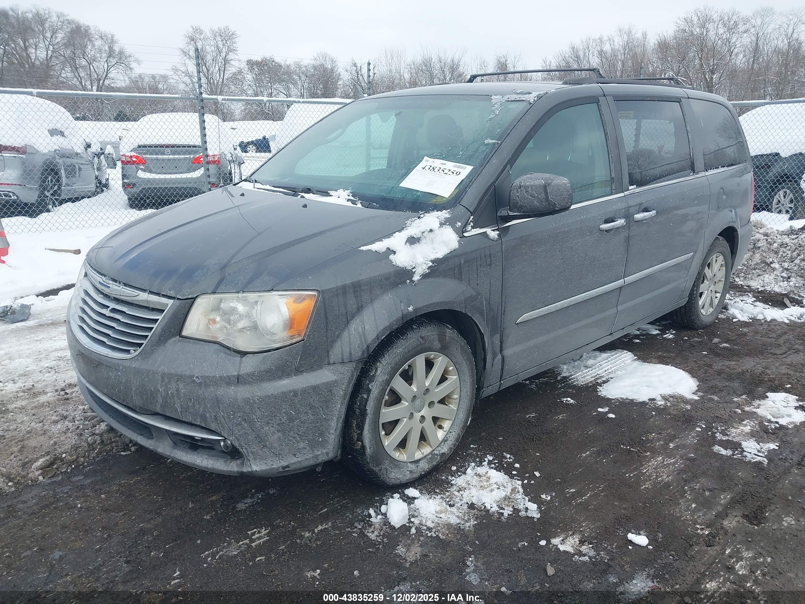 CHRYSLER TOWN image 2