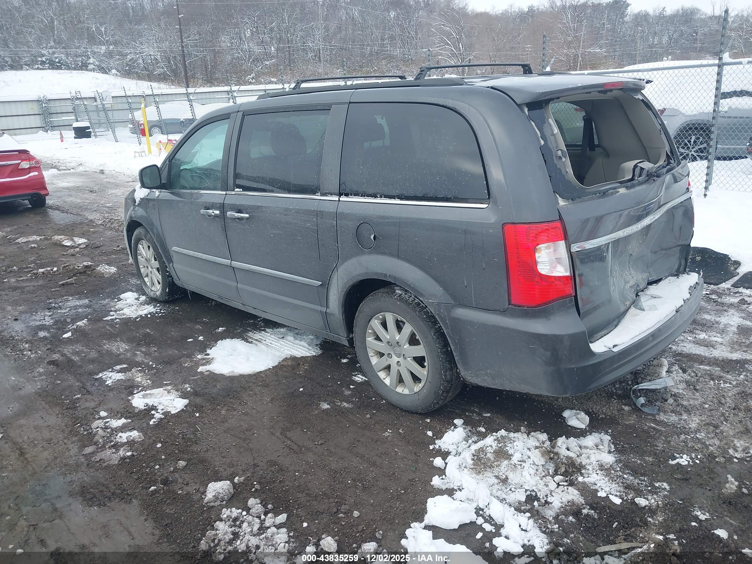 CHRYSLER TOWN image 3