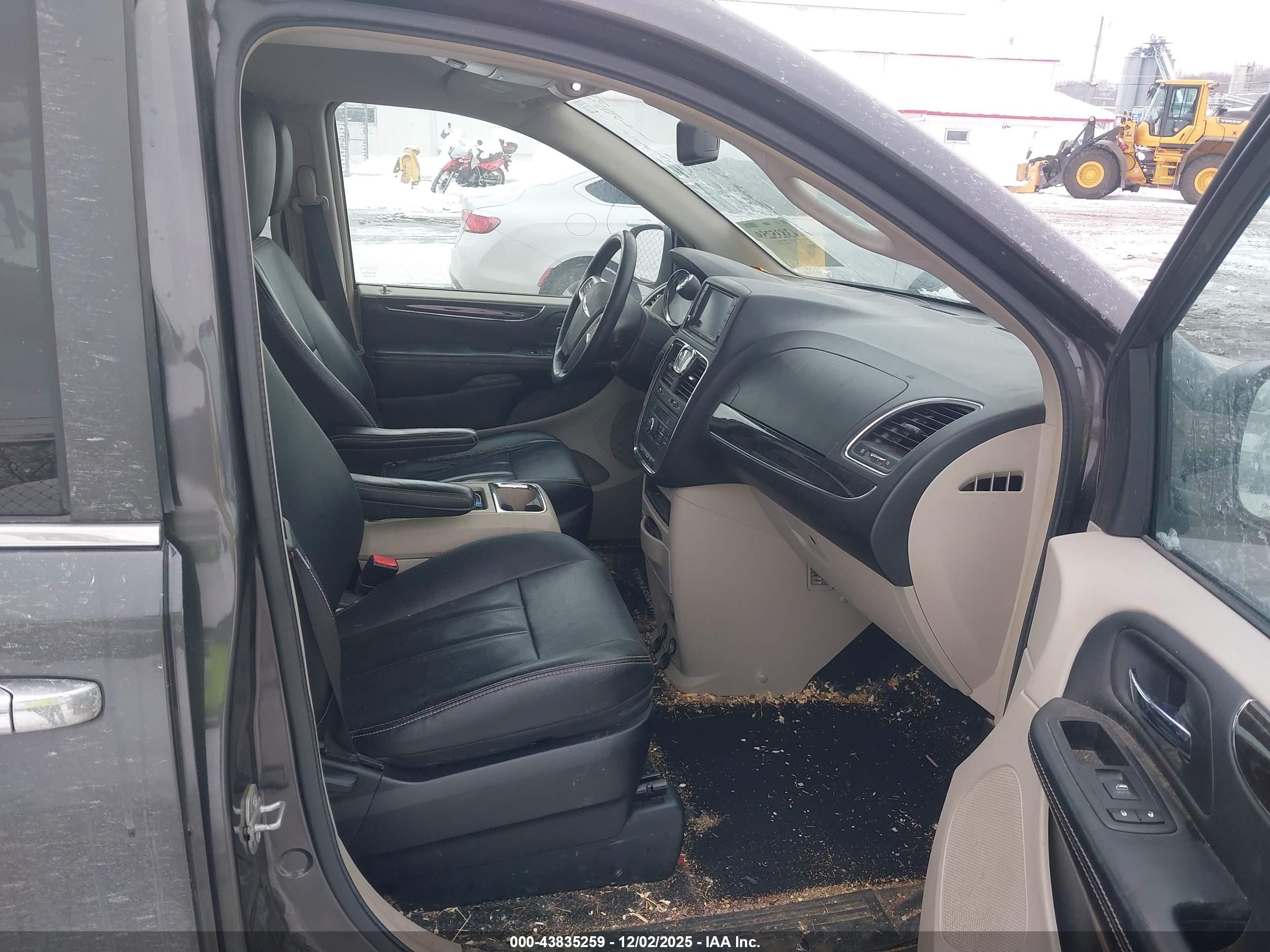 CHRYSLER TOWN image 5