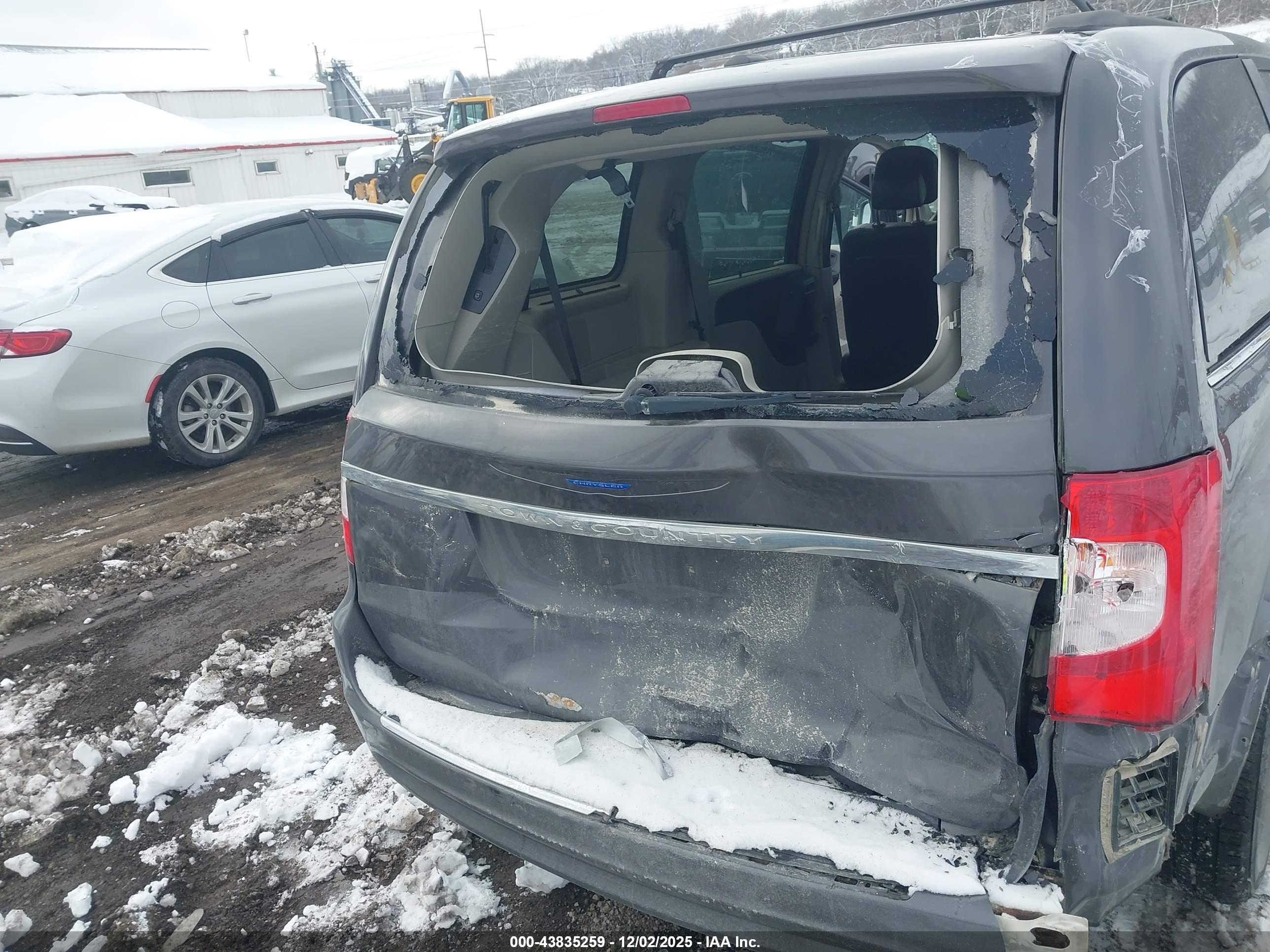 CHRYSLER TOWN image 6
