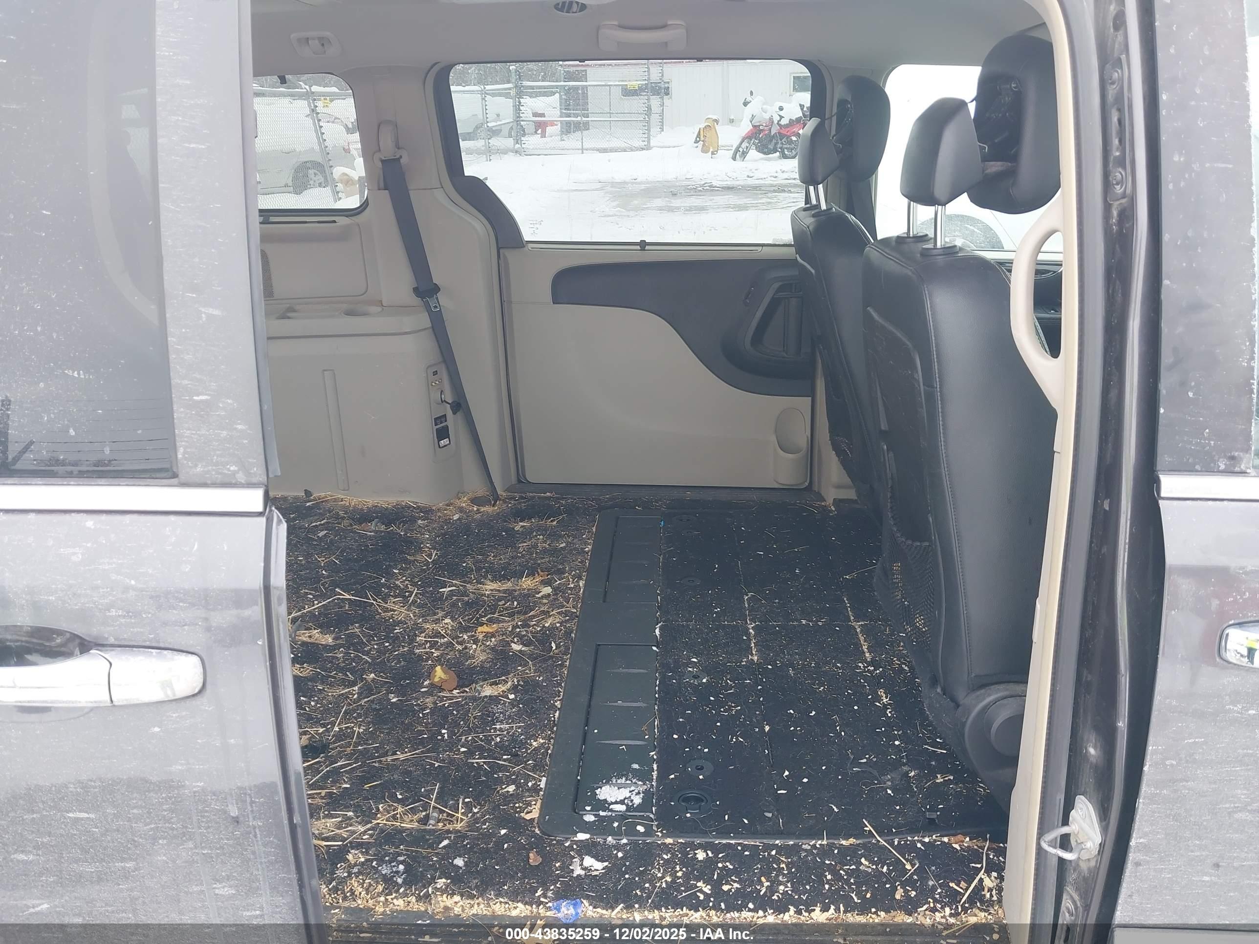 CHRYSLER TOWN image 8