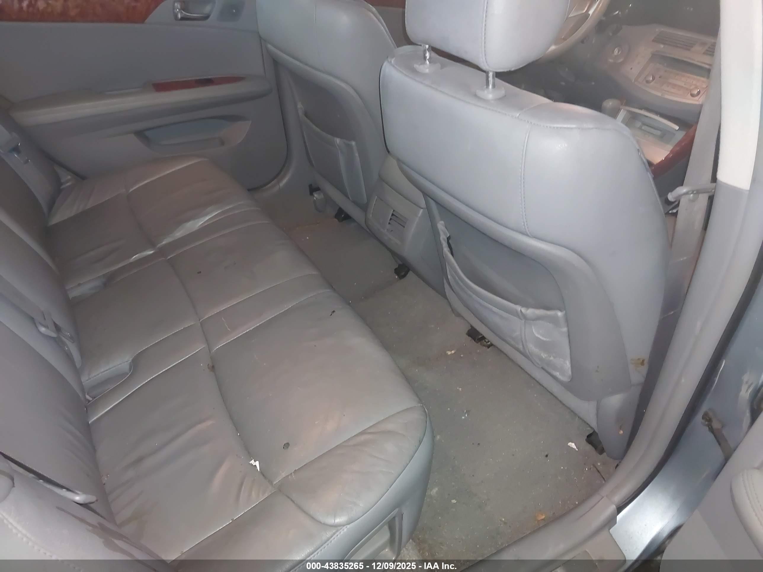 TOYOTA AVALON image 8