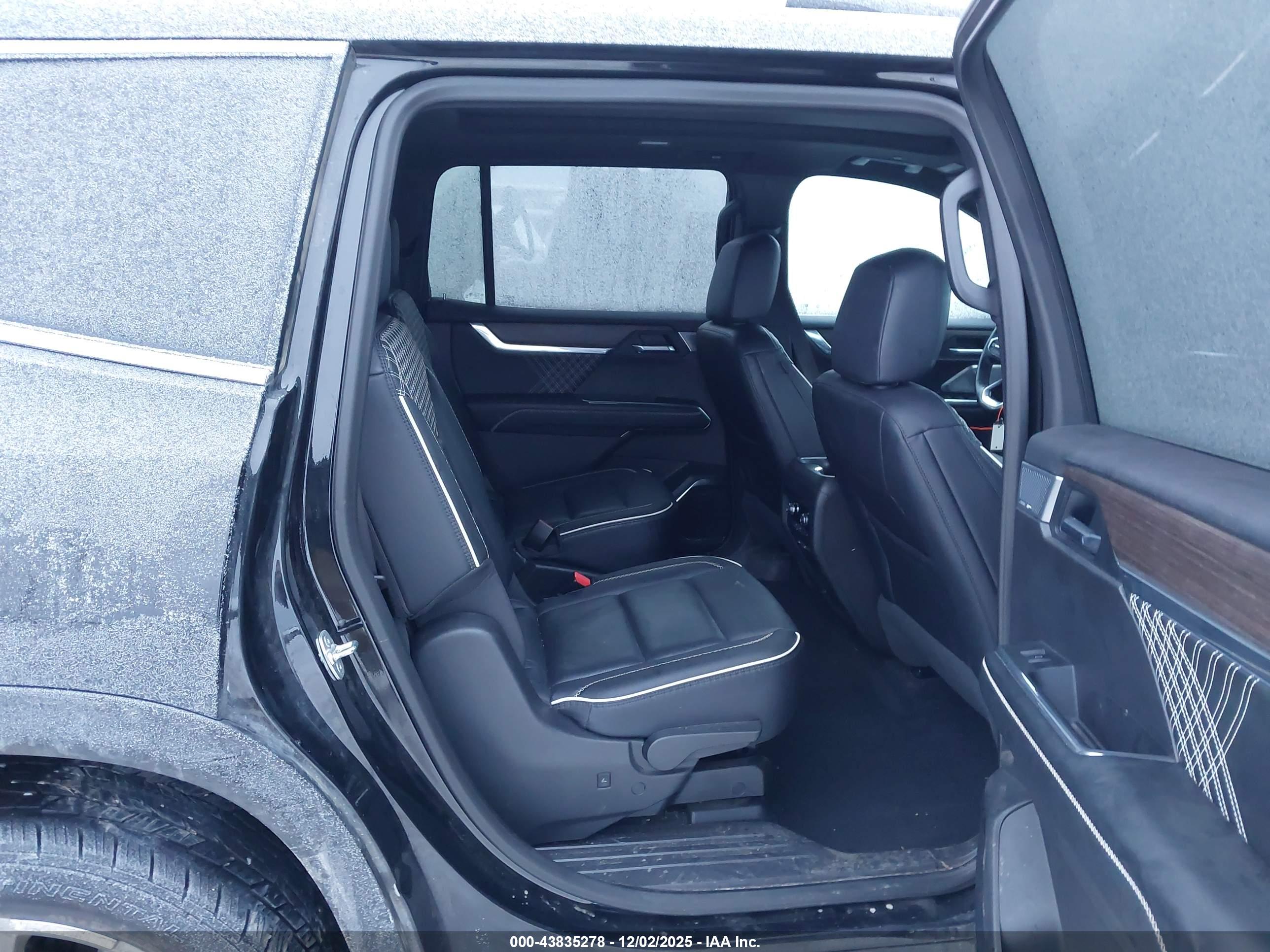 GMC ACADIA image 8