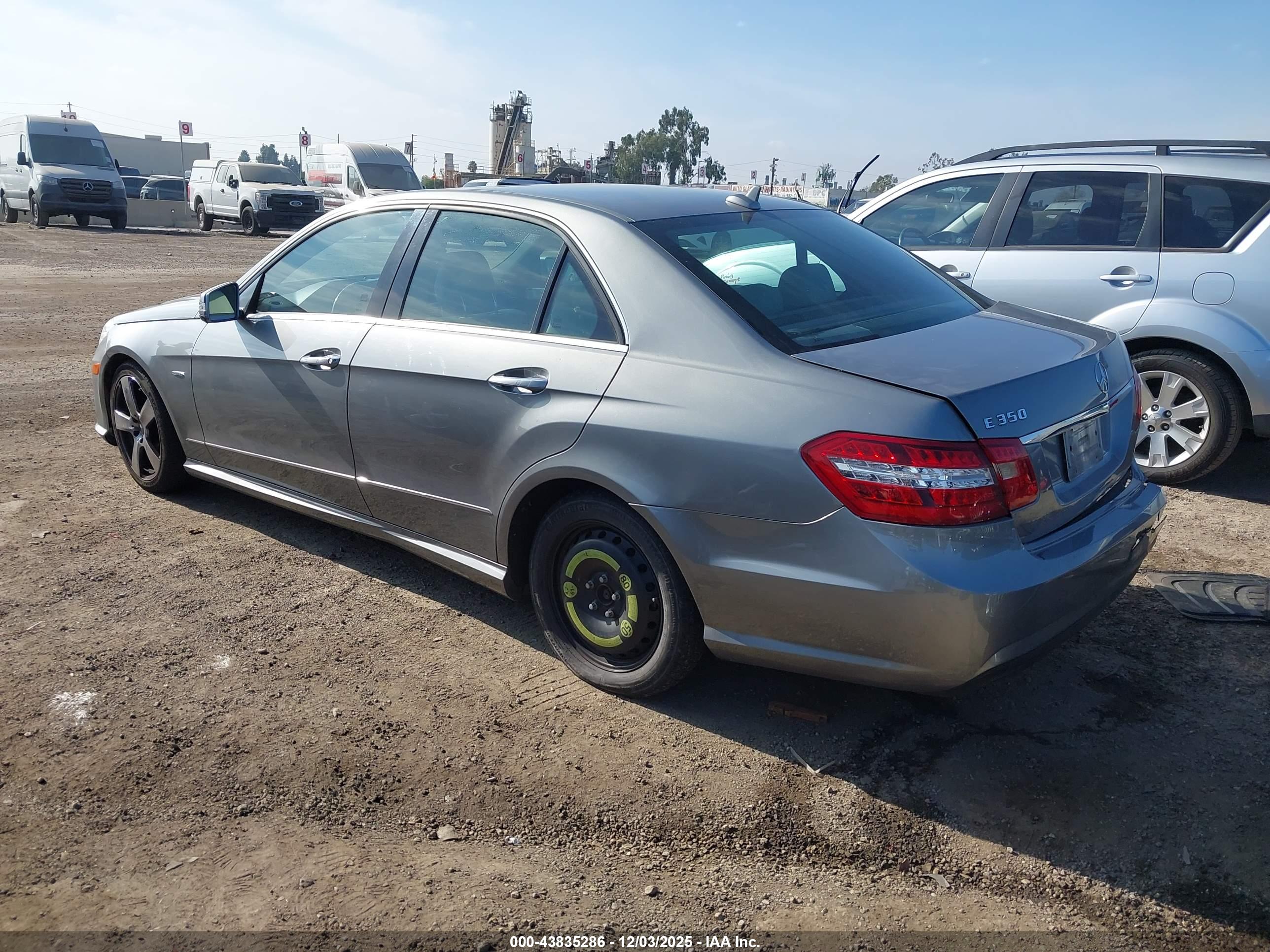 MERCEDES-BENZ E image 3