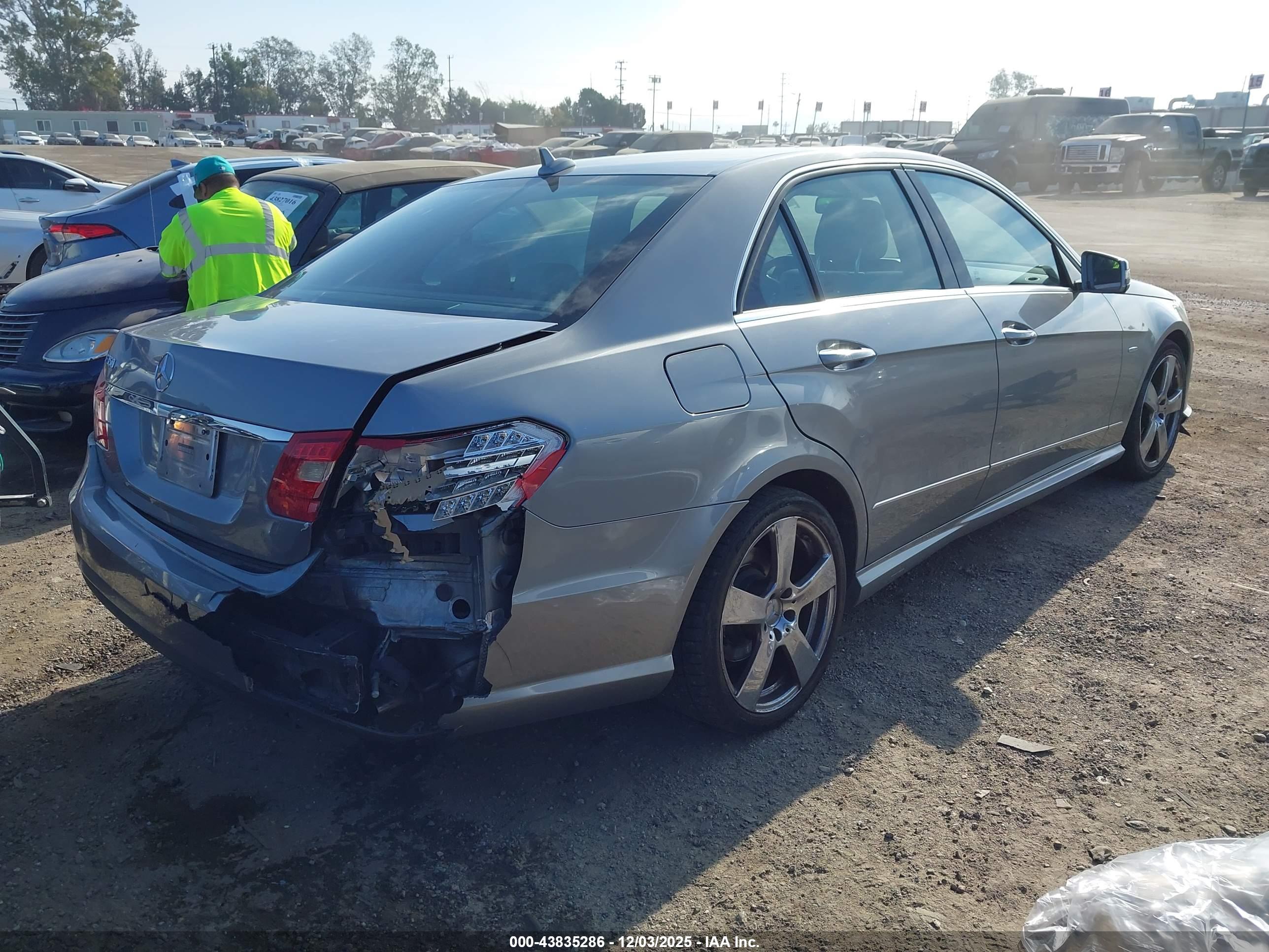 MERCEDES-BENZ E image 4