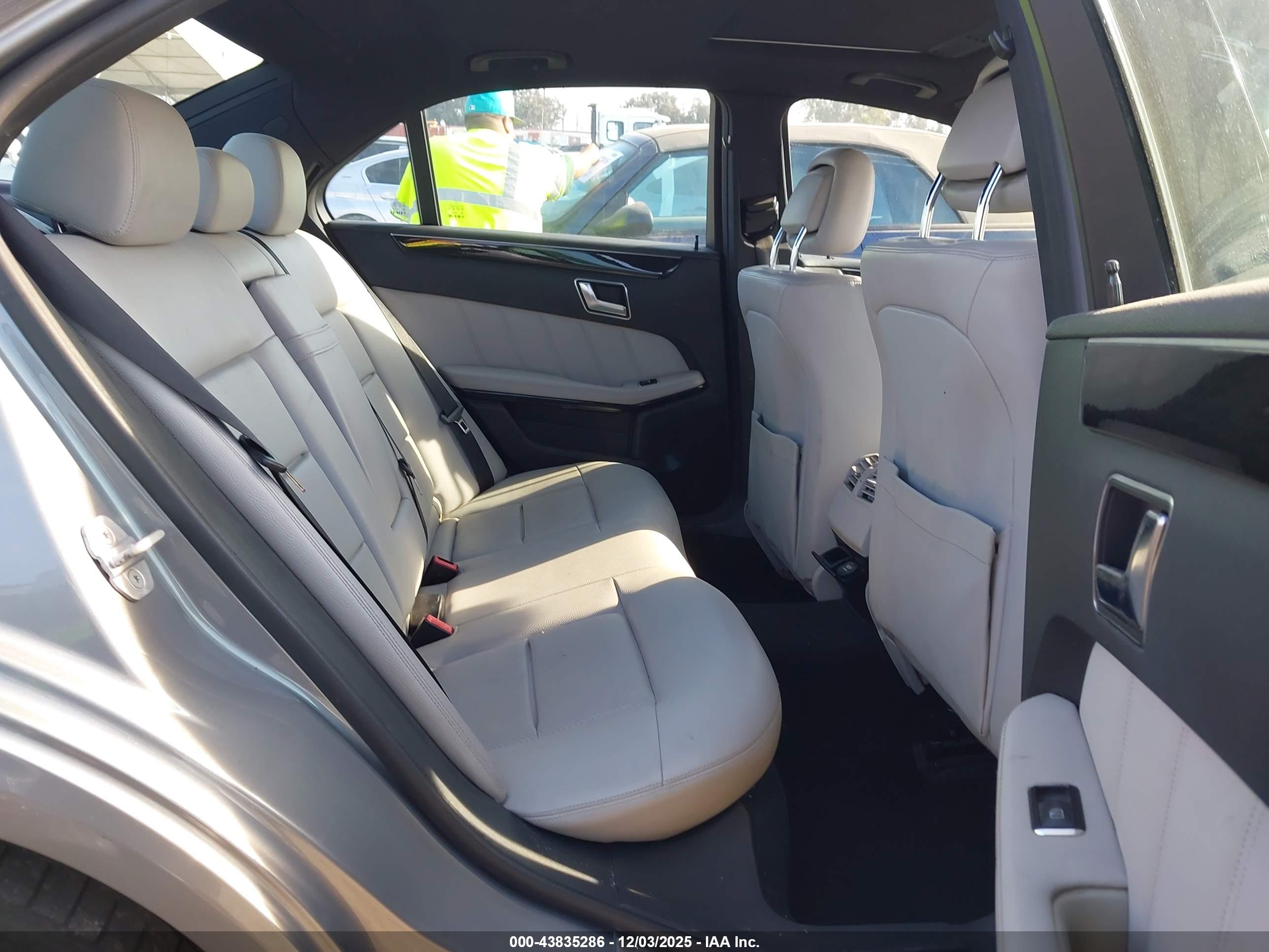MERCEDES-BENZ E image 8